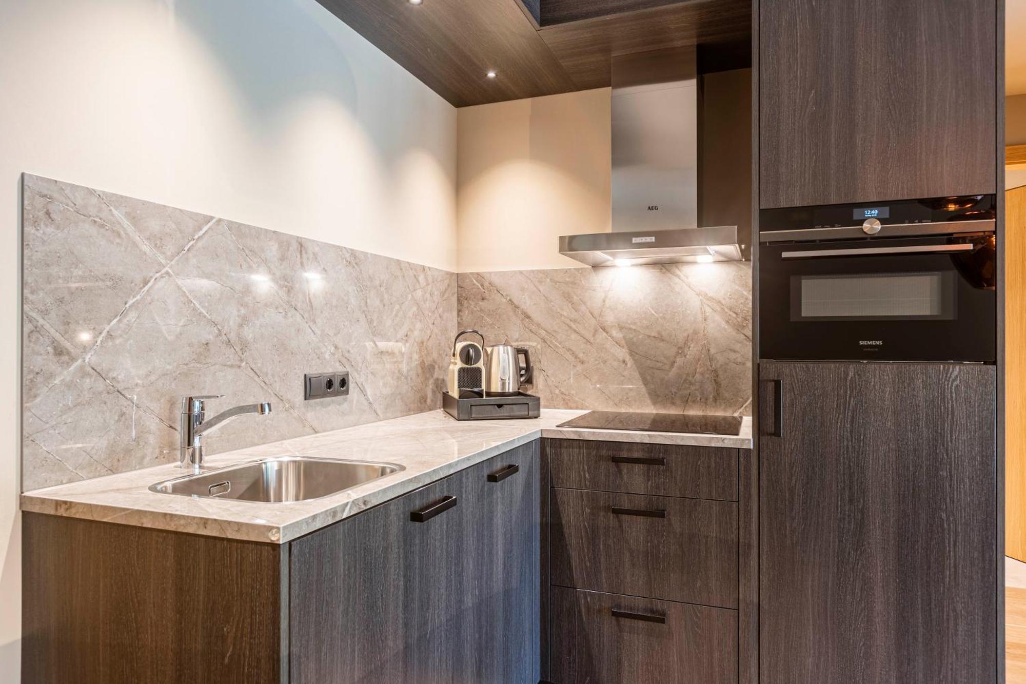 Superior One-Bedroom Apartment