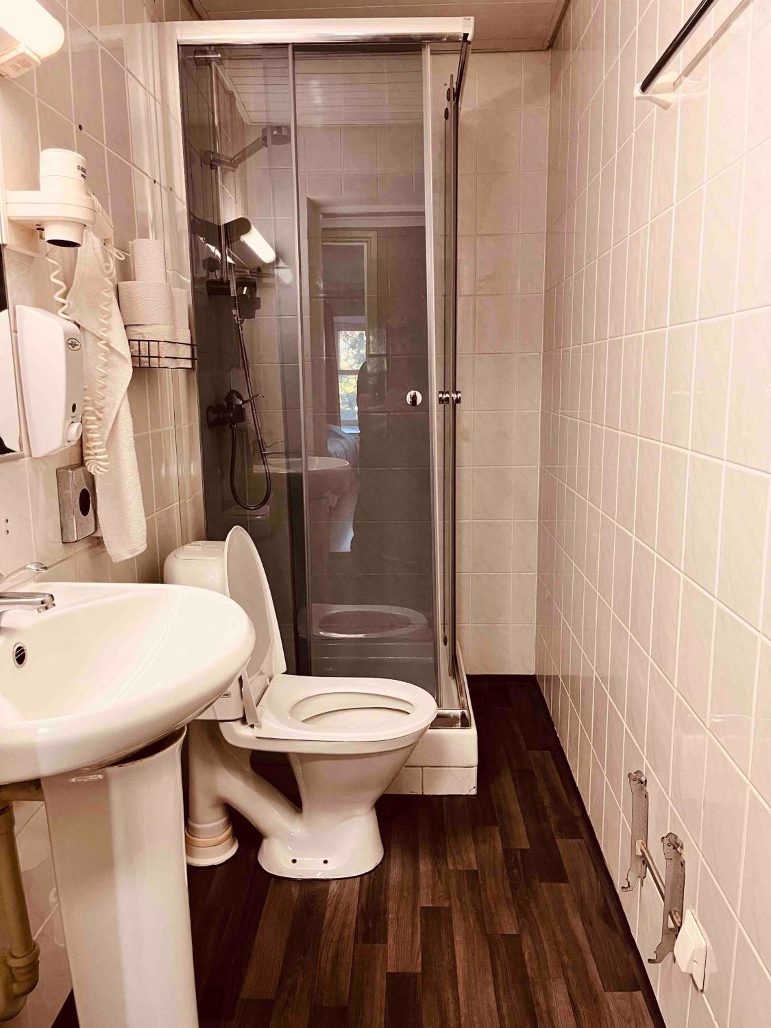 Single Room,1662991299:JPEG