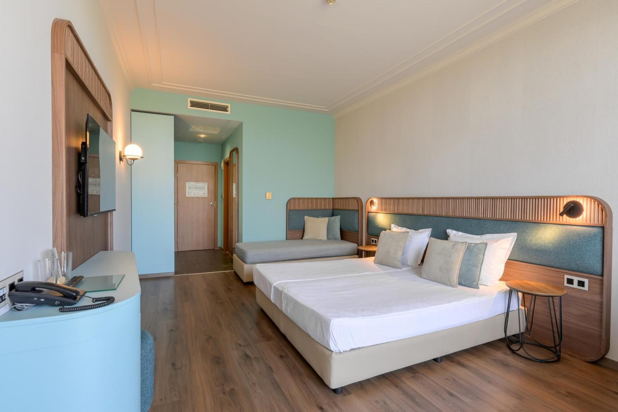 Superior Room Pool view or Park view