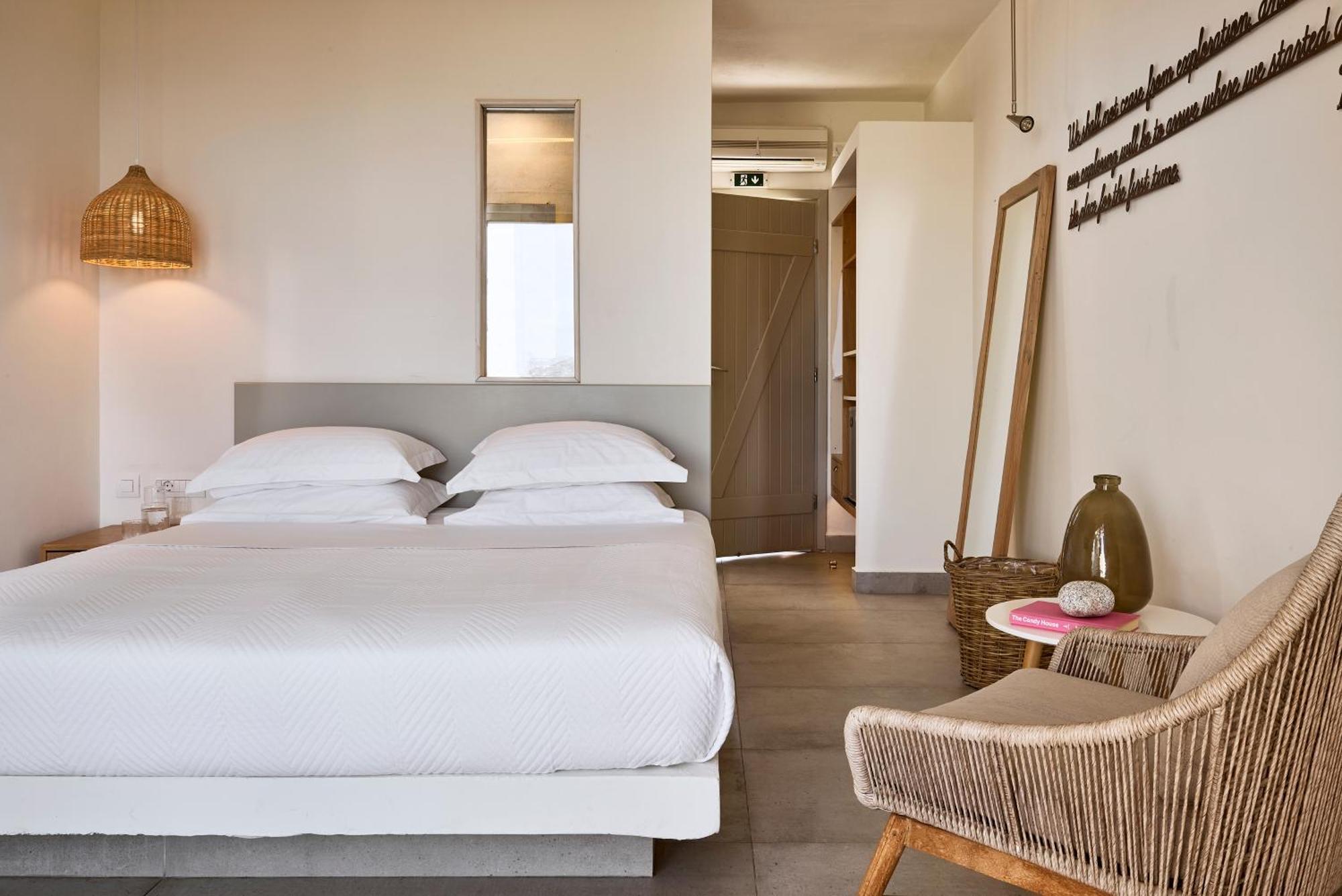 Deluxe Triple Suite Private Pool & Sea View
