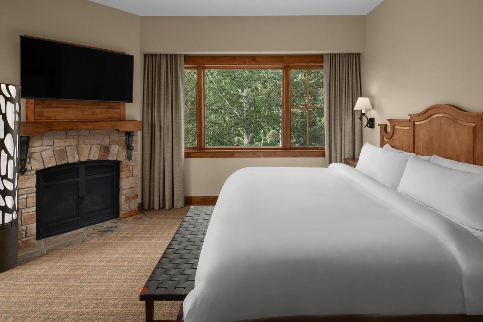 Governors, 2 Bedroom Suite, Mountain or Golf view, Fireplace,1630874994:JPEG