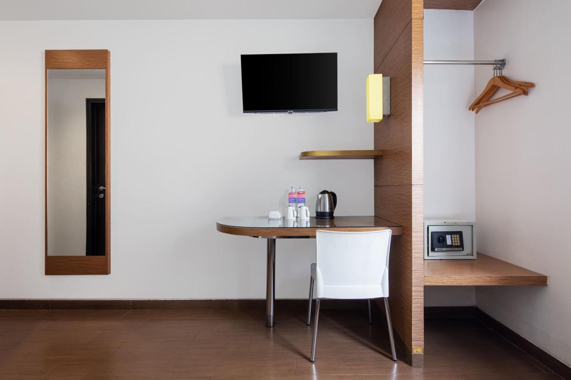 Smart Room Hollywood