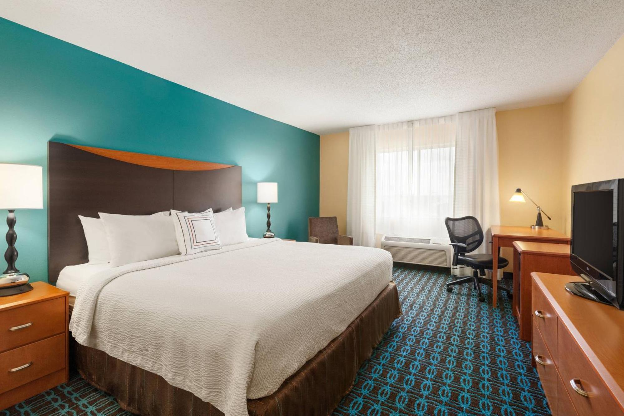 Guest room, 1 King (Mobility and Hearing Accessible w/Tub),1632234107:JPEG