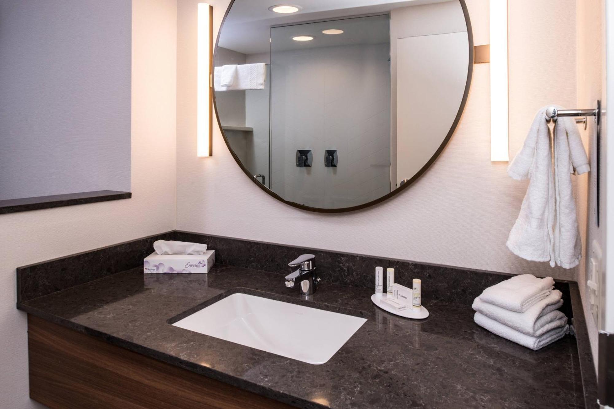 King Room with Roll-in Shower - Mobility Accessible,1633043956:JPEG