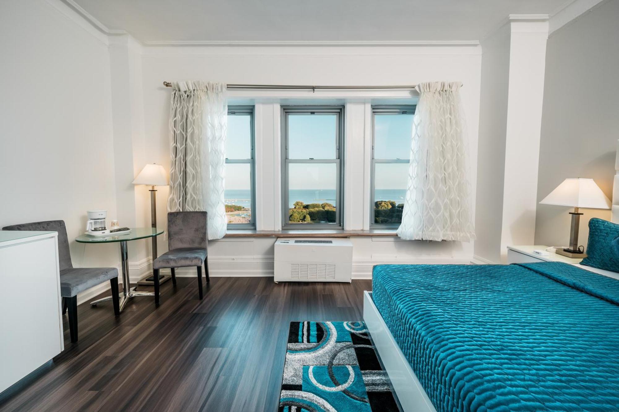 King Room Lake View Non-Smoking