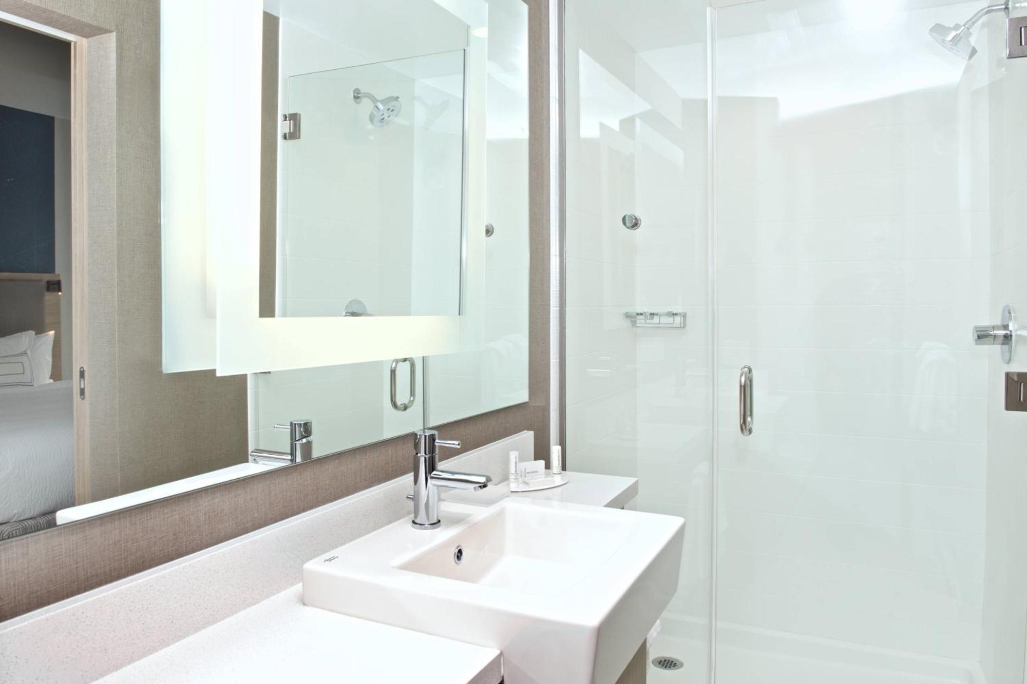 King Suite Bathtub Trundle Sofa Mobility Access or Hearing Accessible,1633700861:JPEG