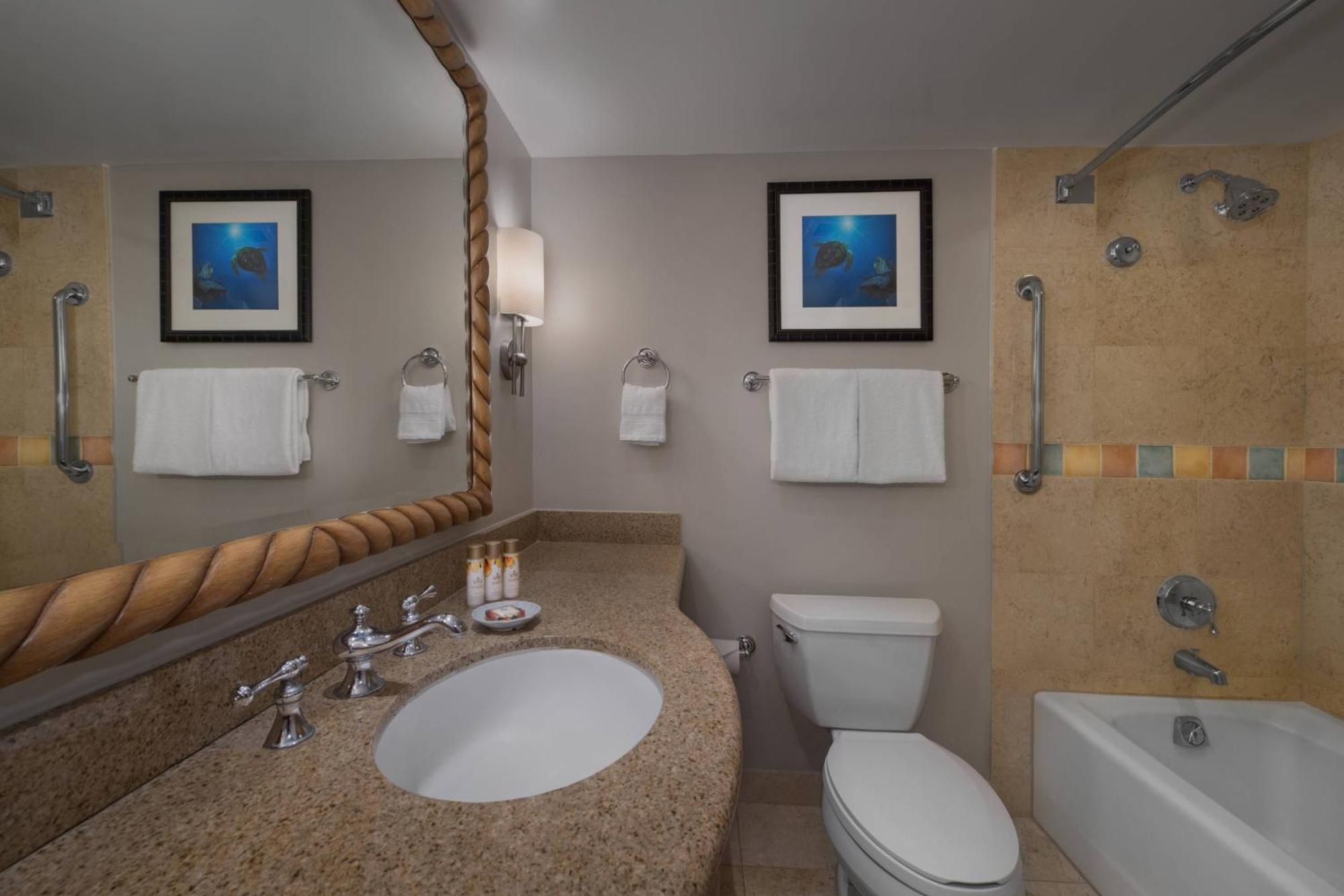 One-Bedroom King Suite Island View