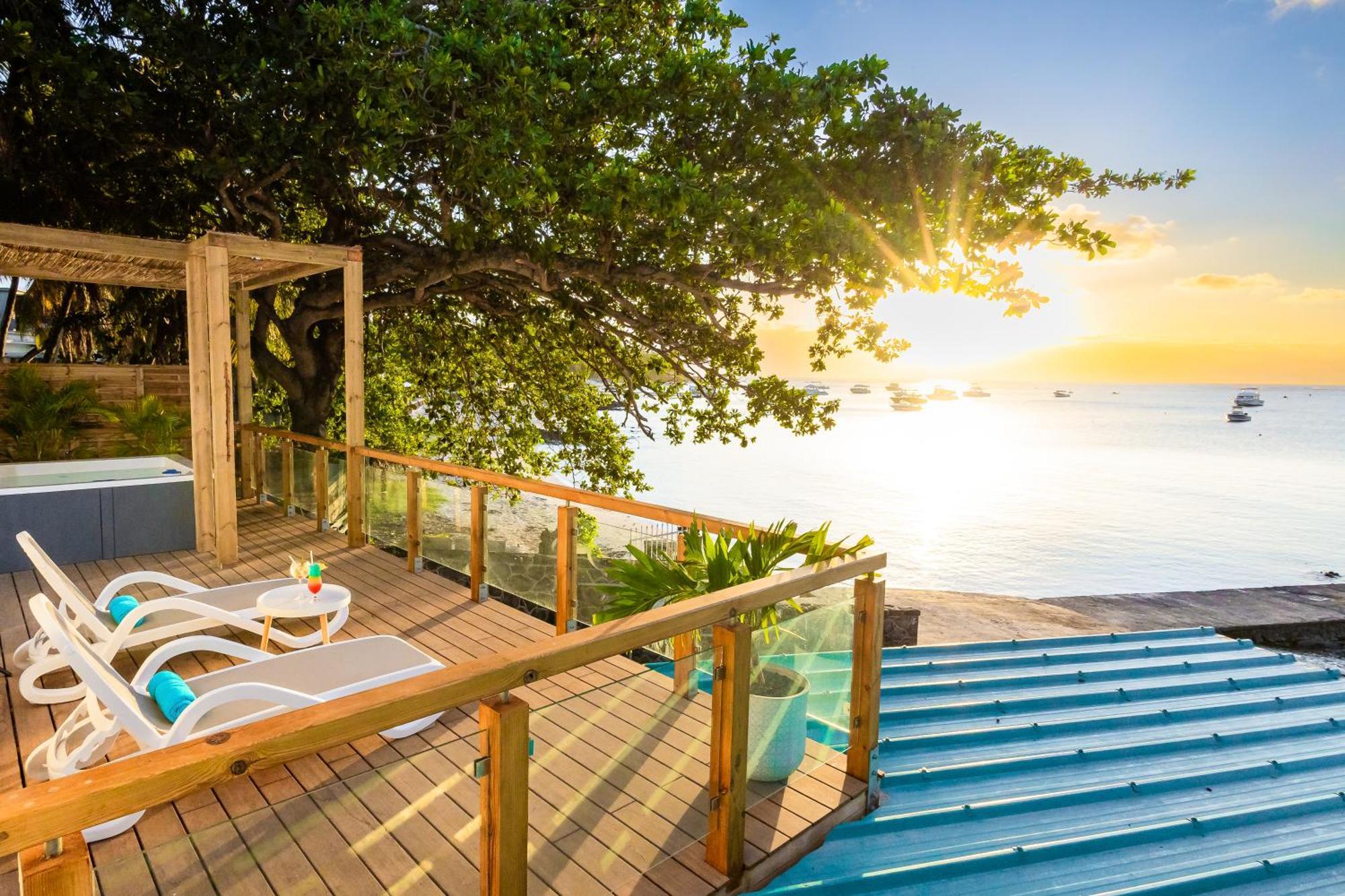 Coral Signature Beach Front Jacuzzi