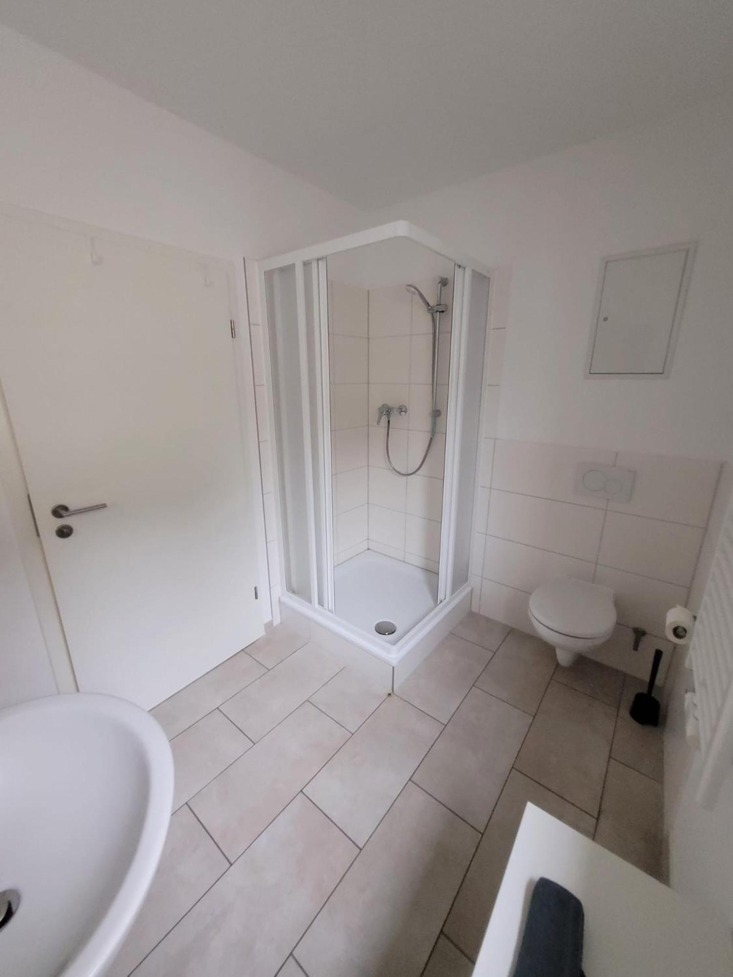 Triple Room Bathroom,1639625348:JPEG