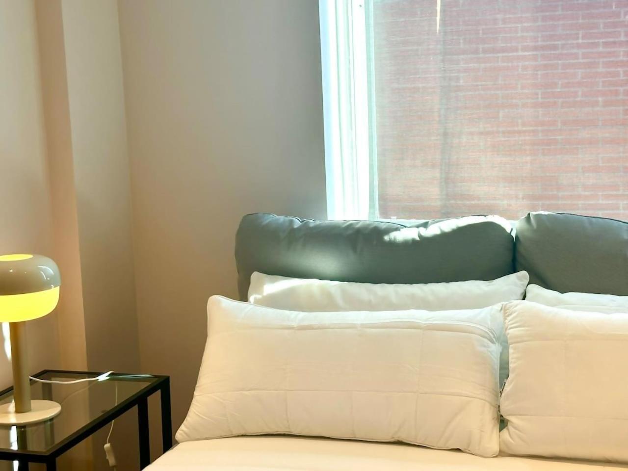 Deluxe One-Bedroom Apartment City View