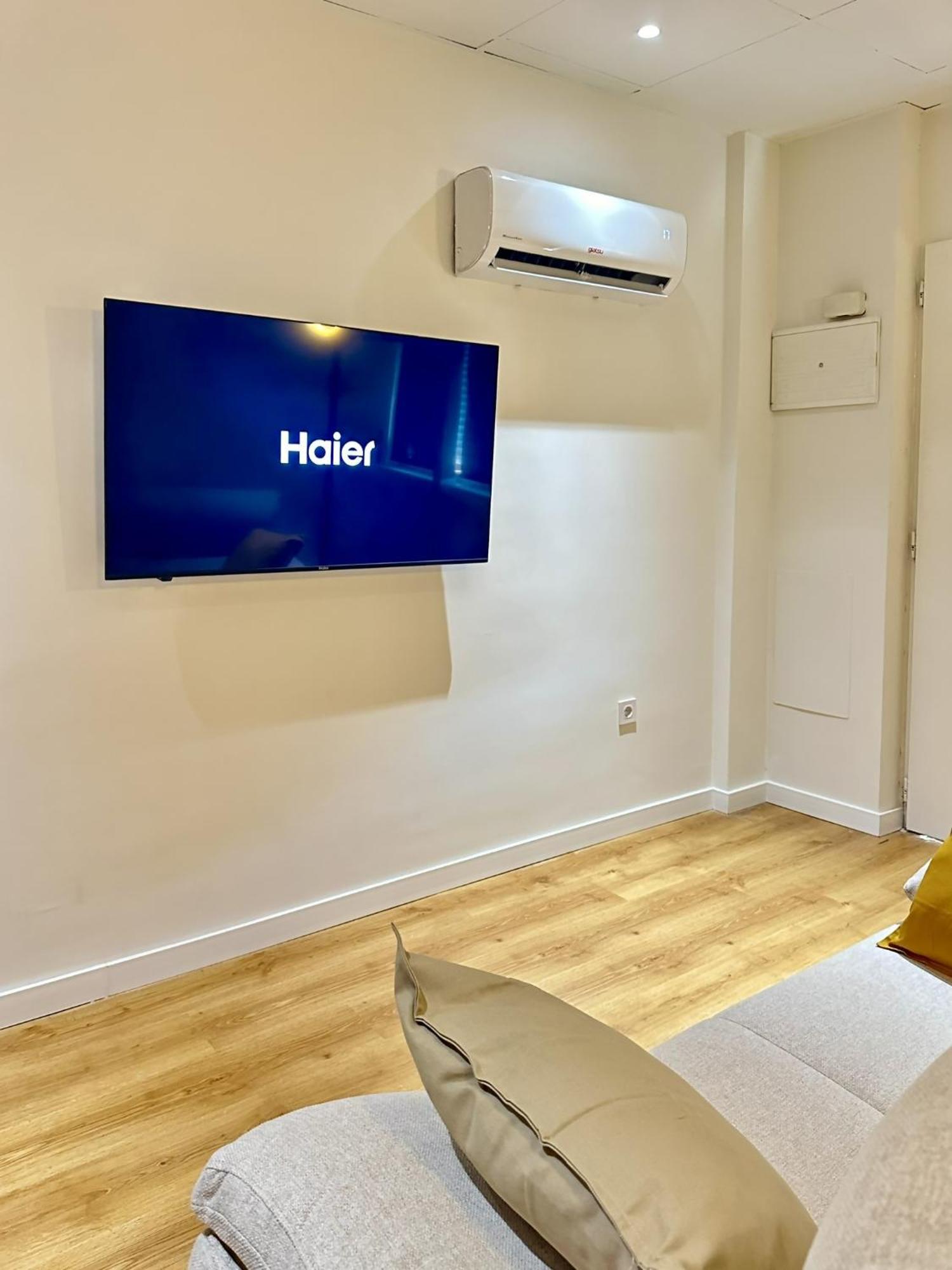 Deluxe One-Bedroom Apartment City View