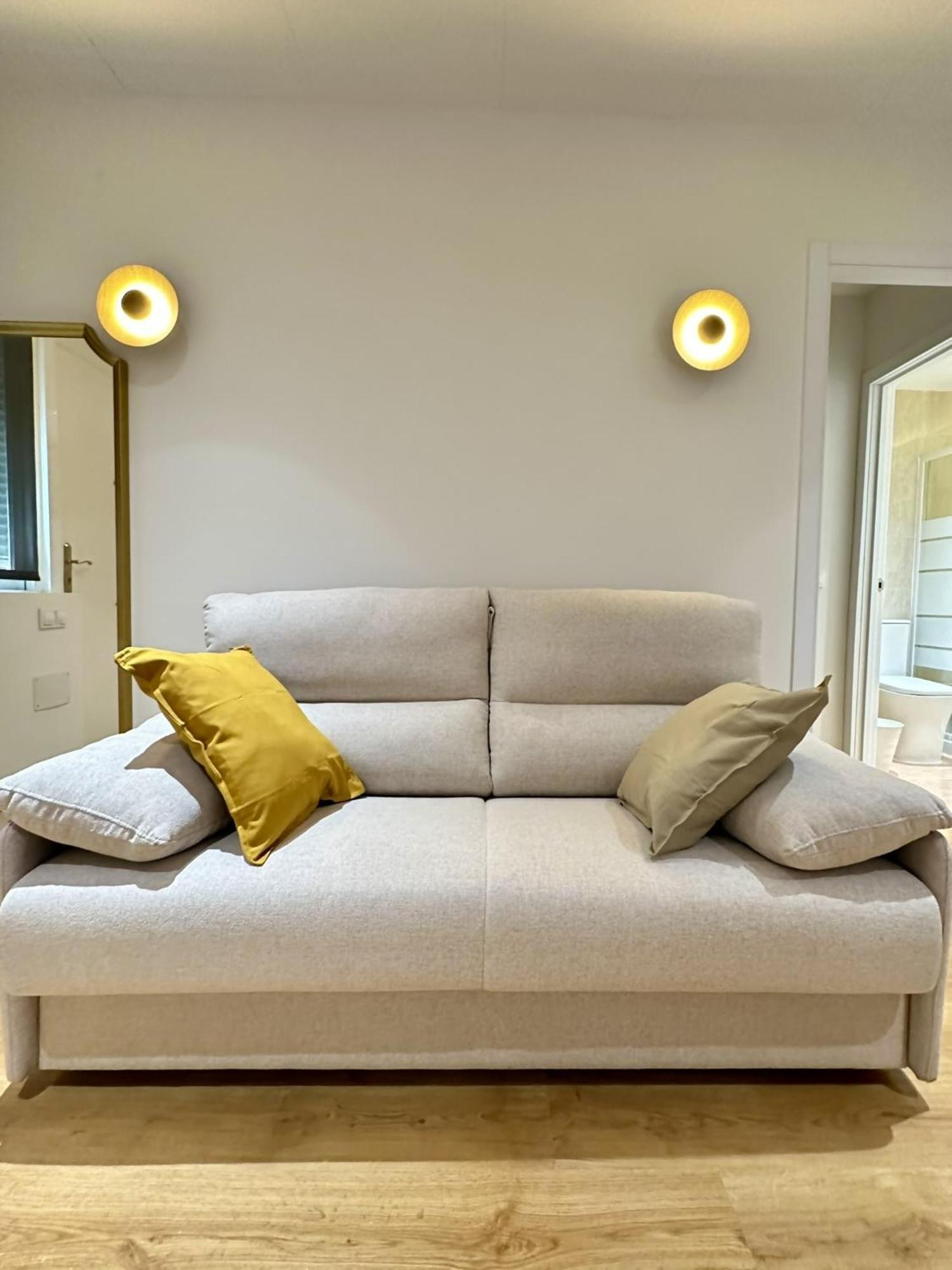 Deluxe One-Bedroom Apartment City View