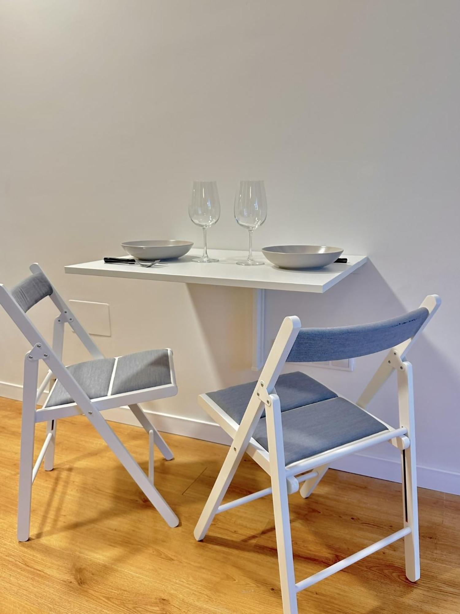 Deluxe One-Bedroom Apartment City View