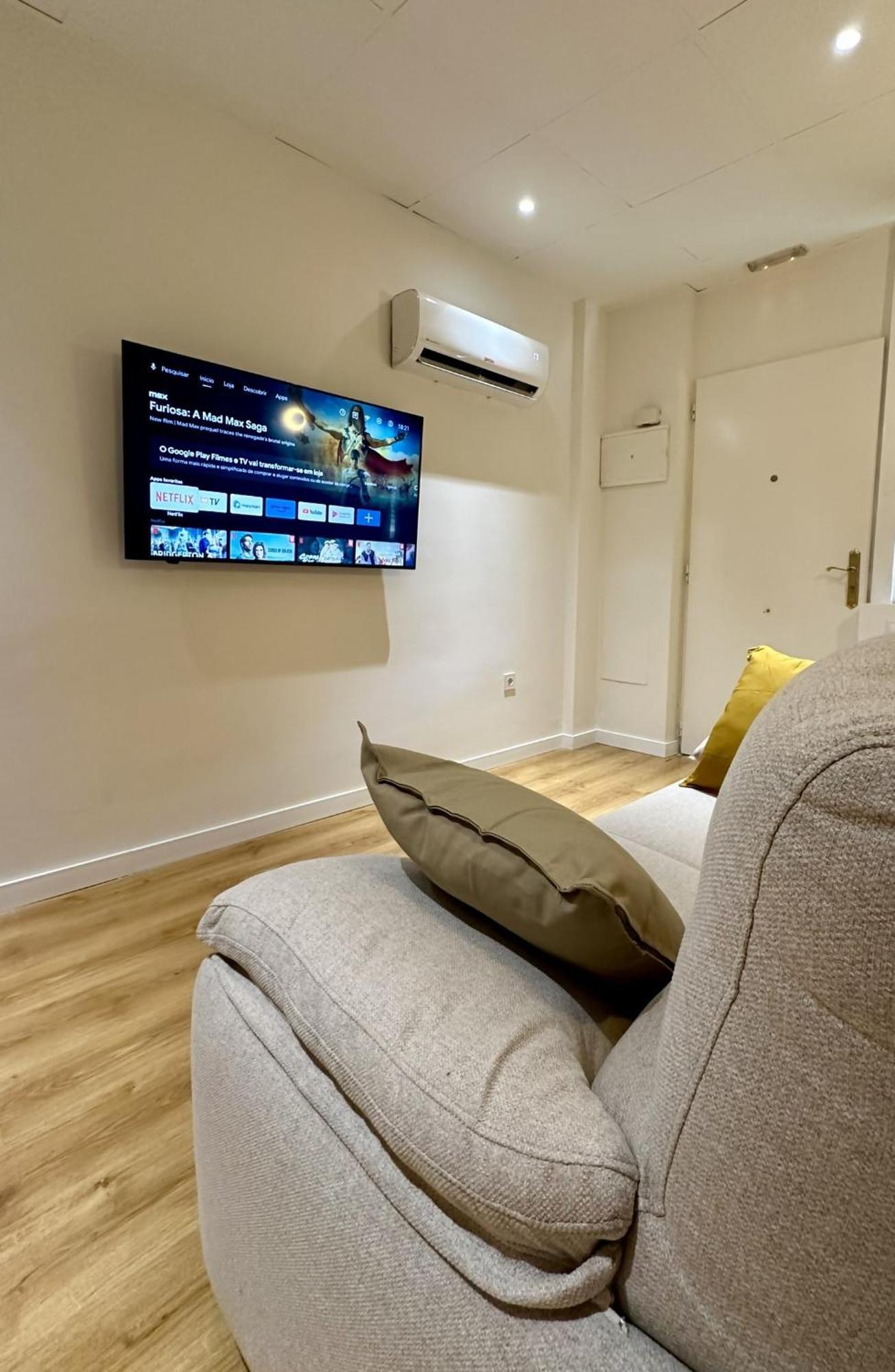 Deluxe One-Bedroom Apartment City View