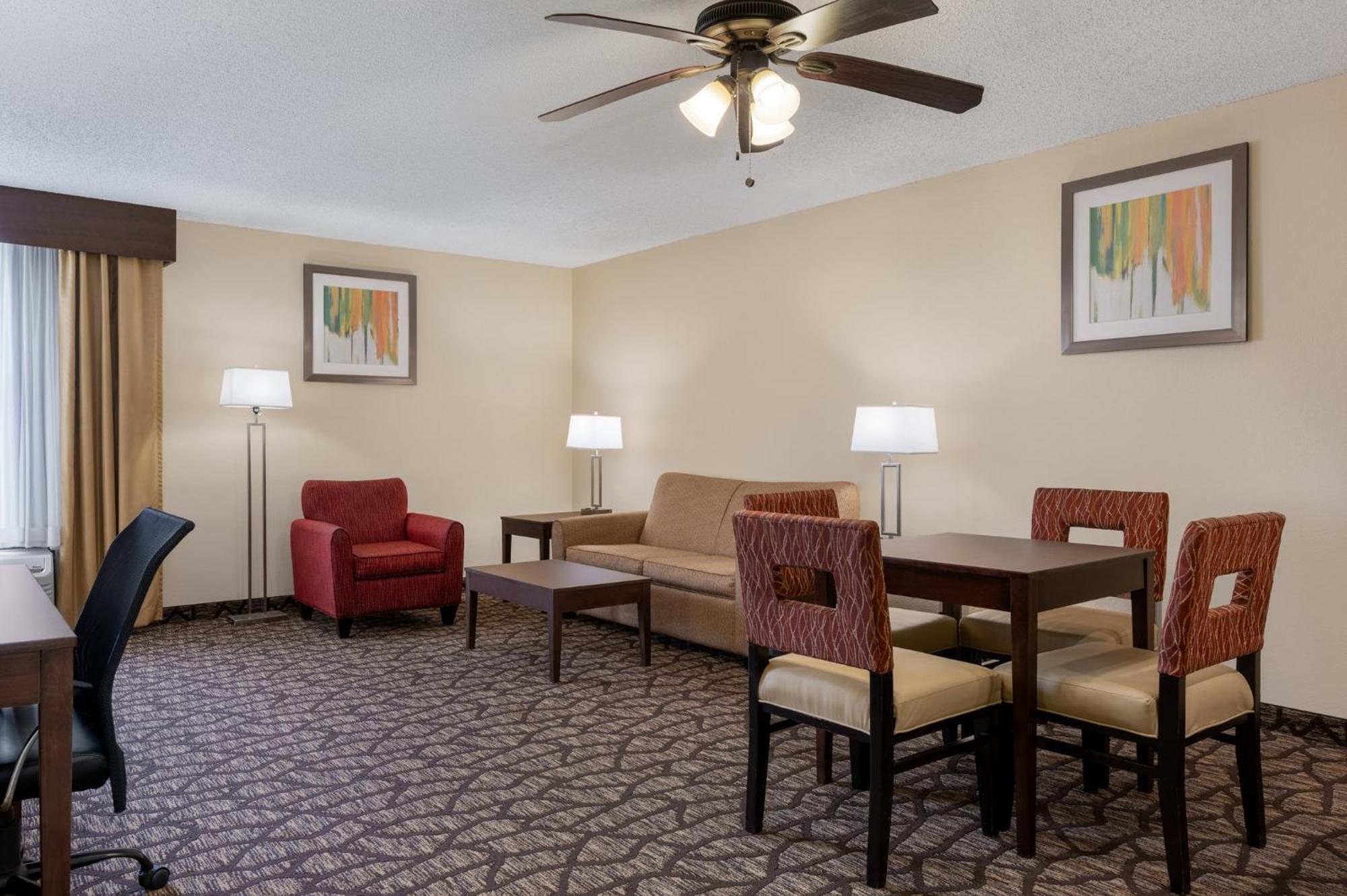 Executive King Suite,1642325817:JPEG