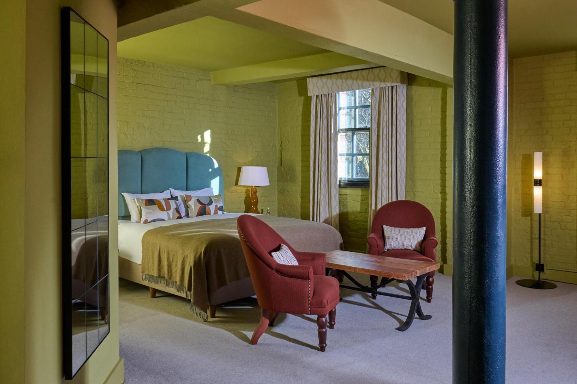 Deluxe Room,1643766053:JPEG
