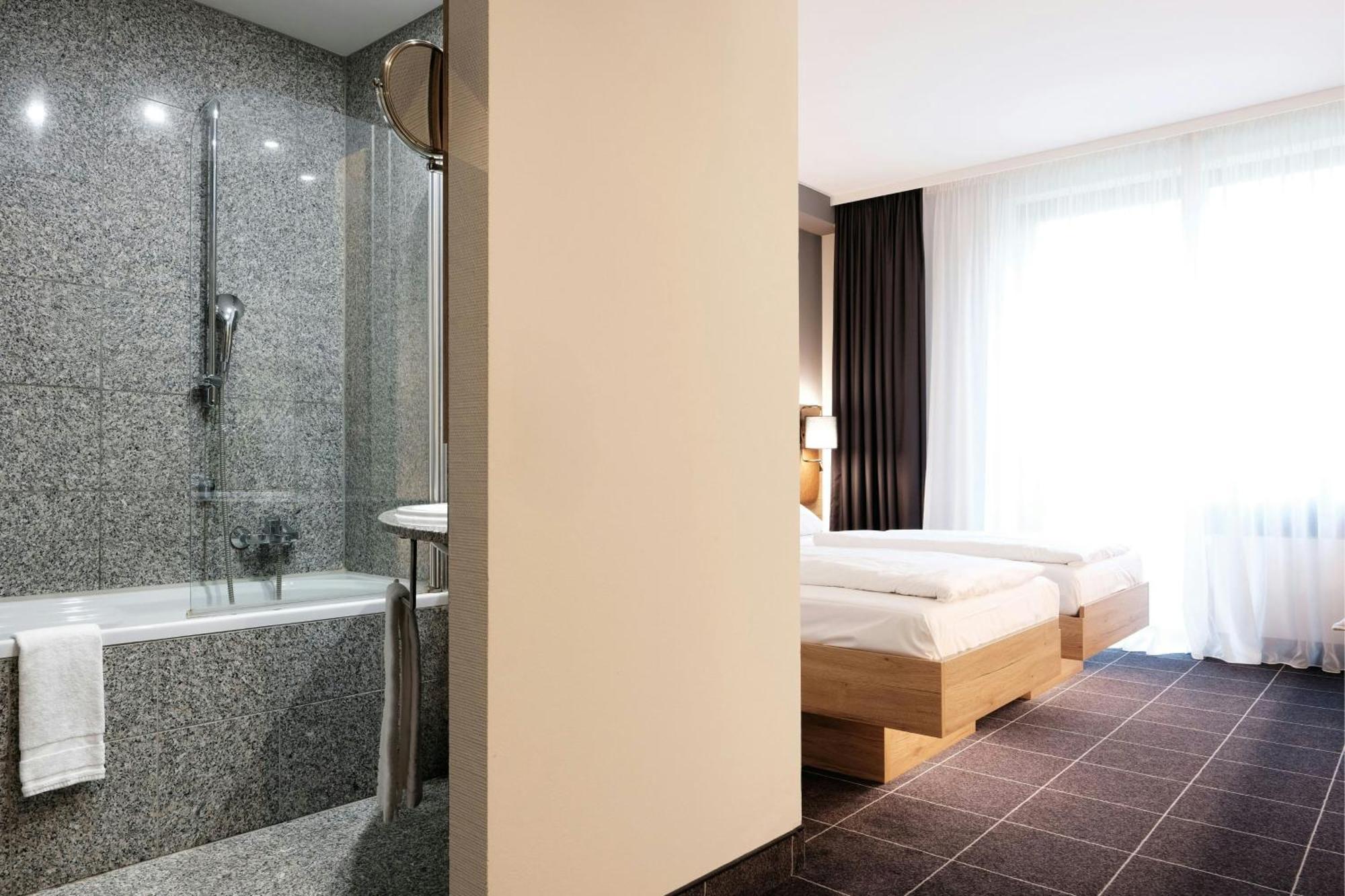 Standard Room with Two Twin Beds,1644401018:JPEG