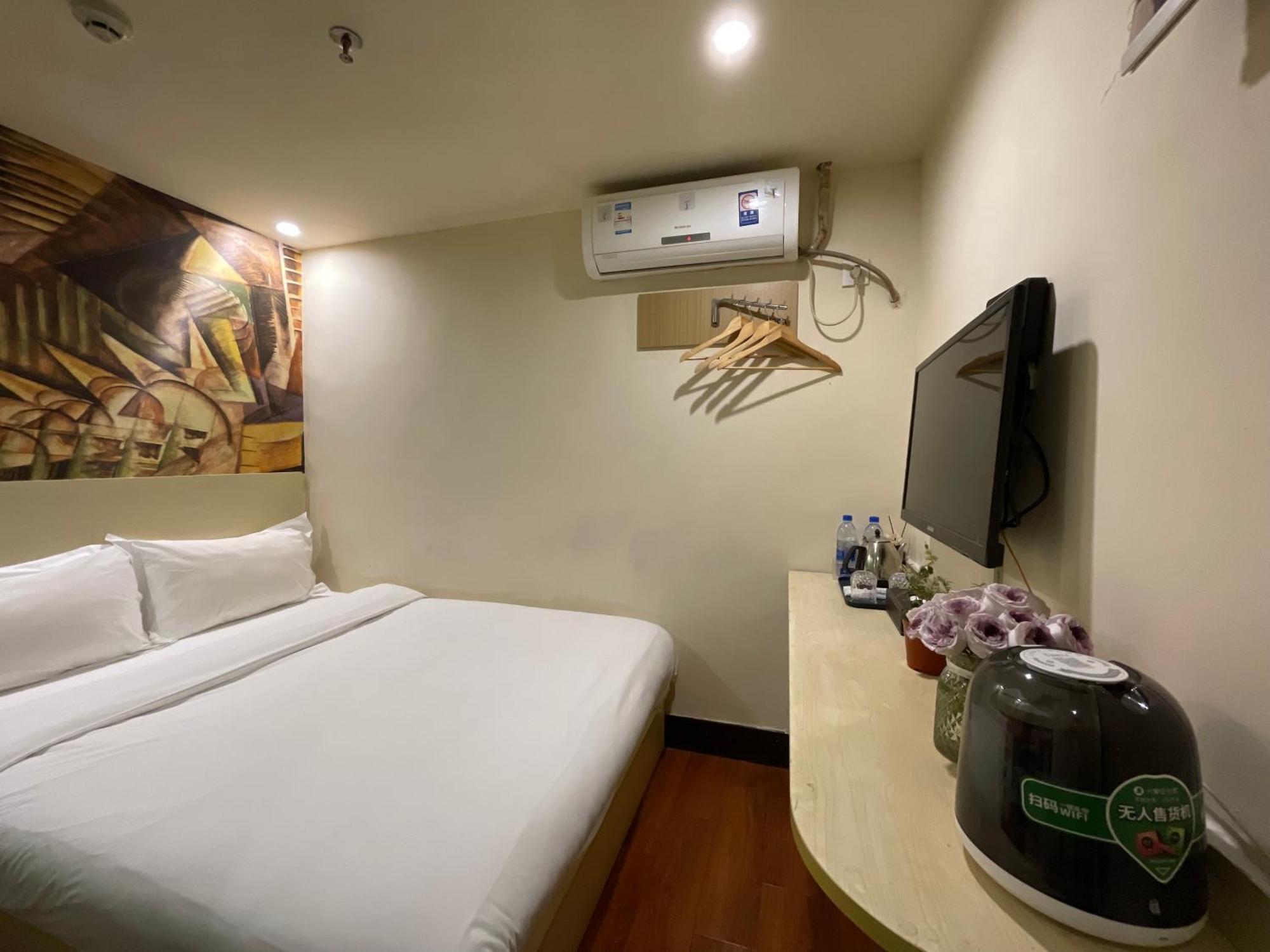 Comfort Queen Room