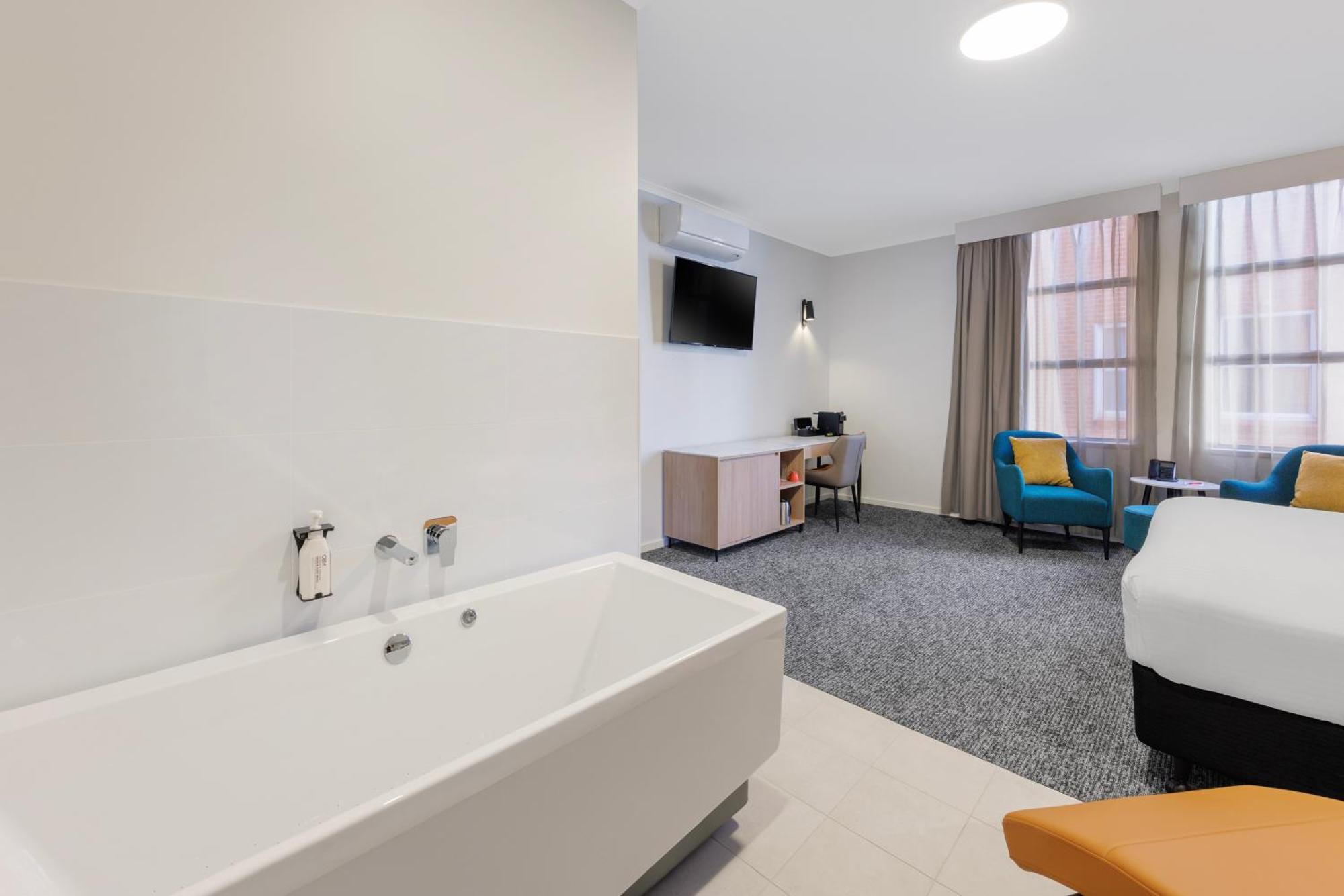 Executive King Room Spa Bath