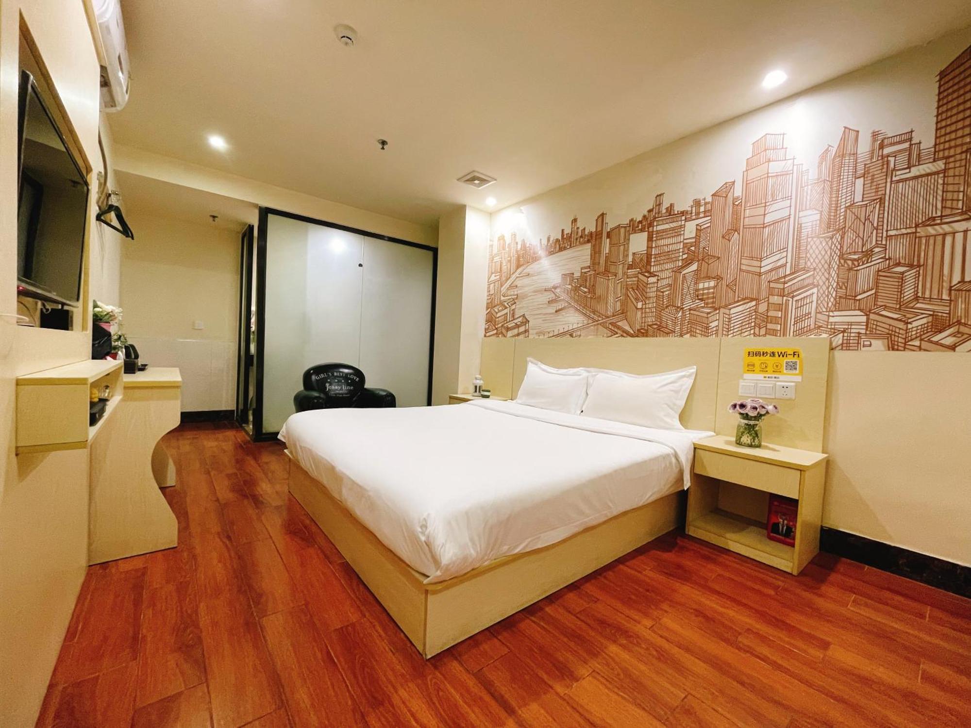 Standard Queen Room