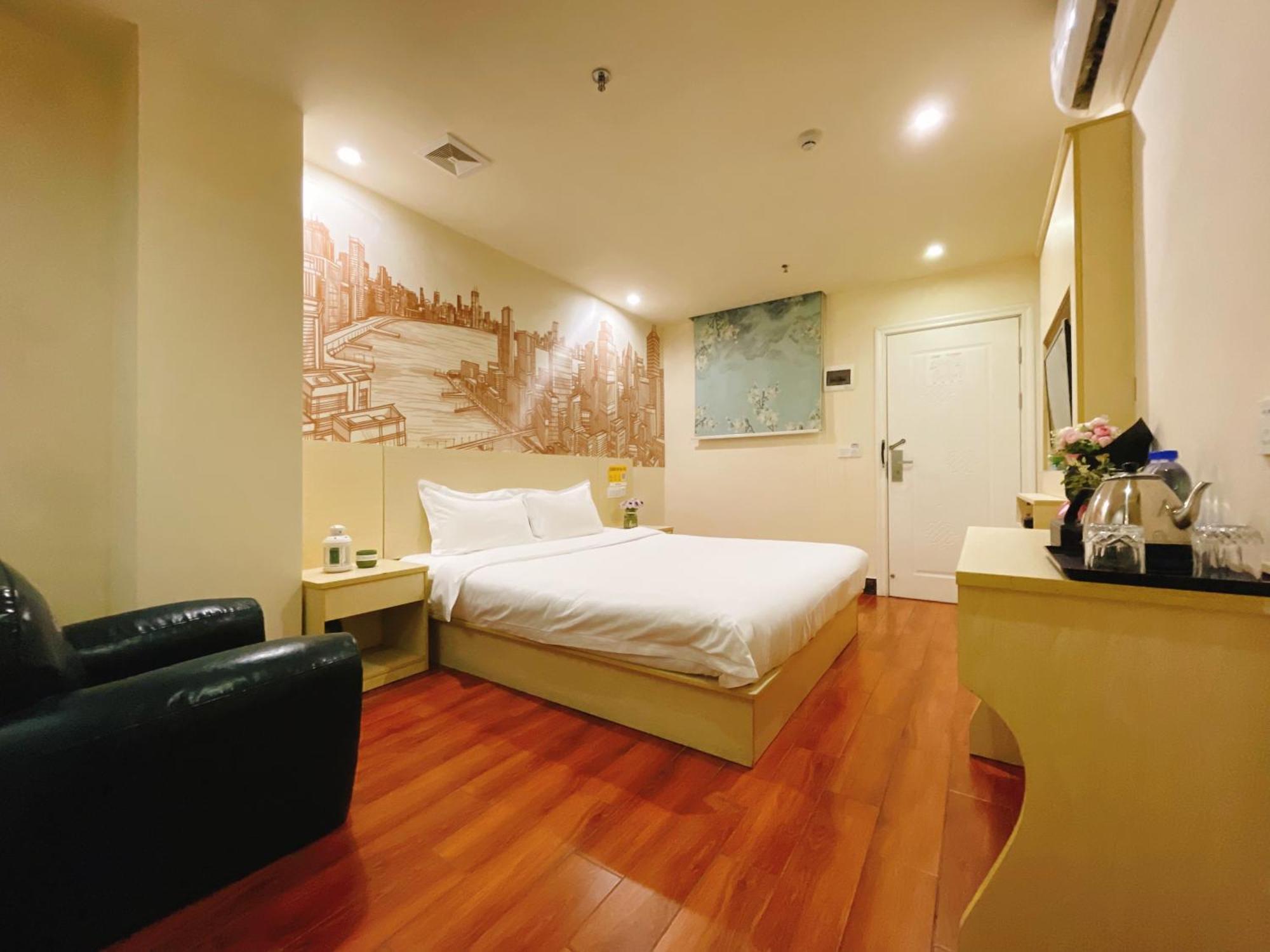 Standard Queen Room