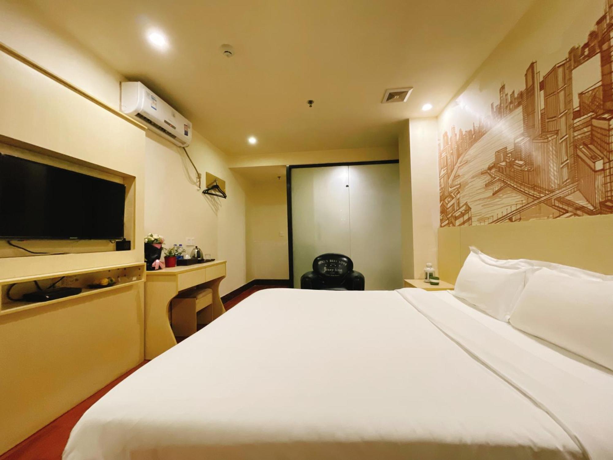 Standard Queen Room
