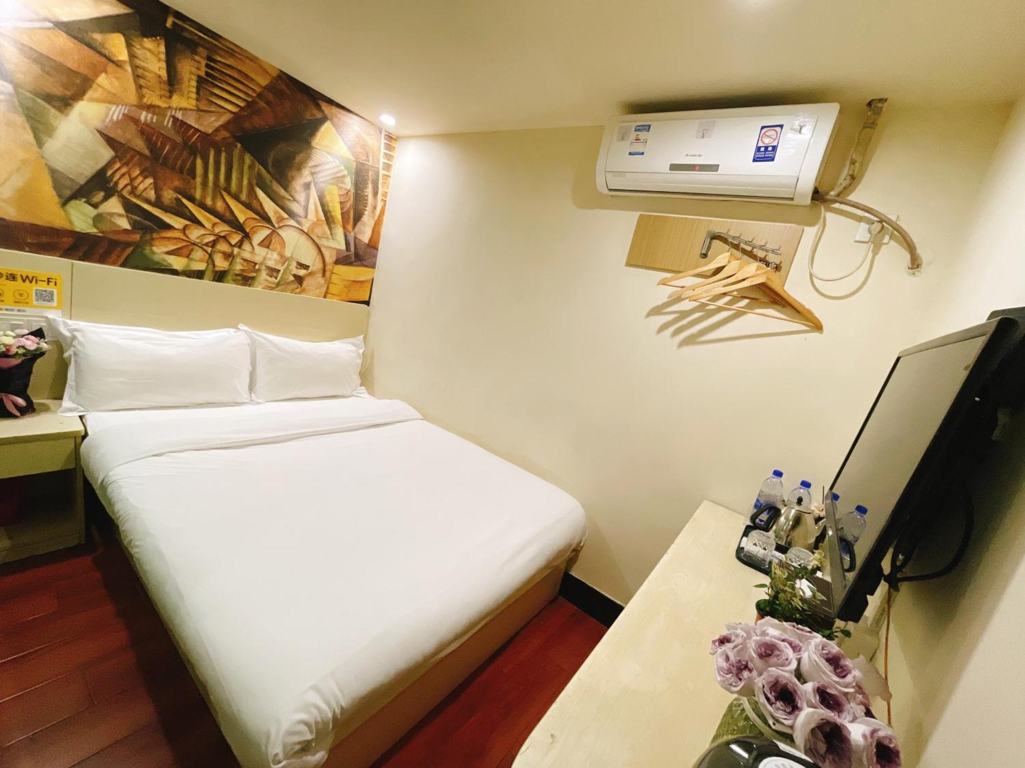 Comfort Queen Room