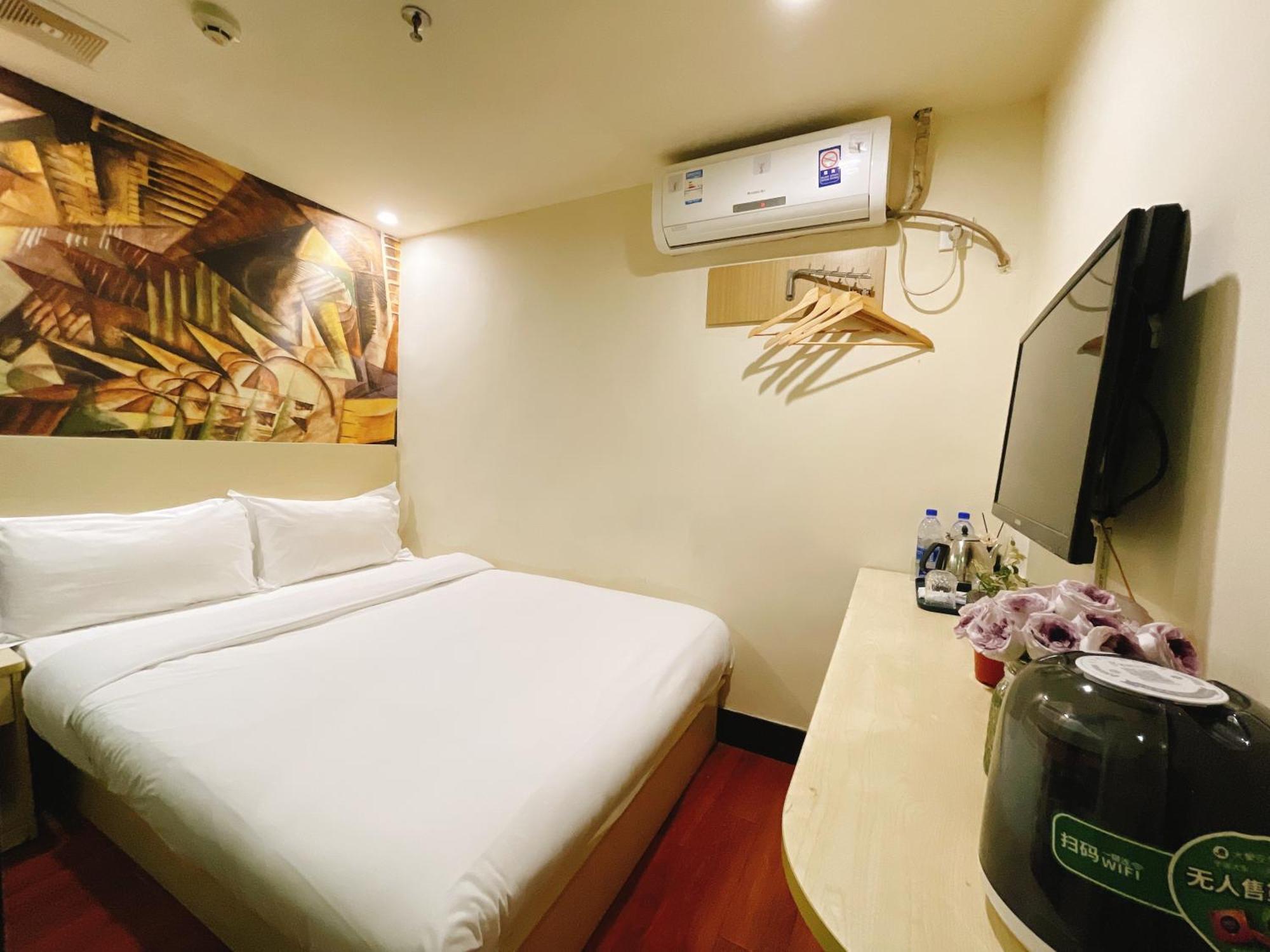 Comfort Queen Room