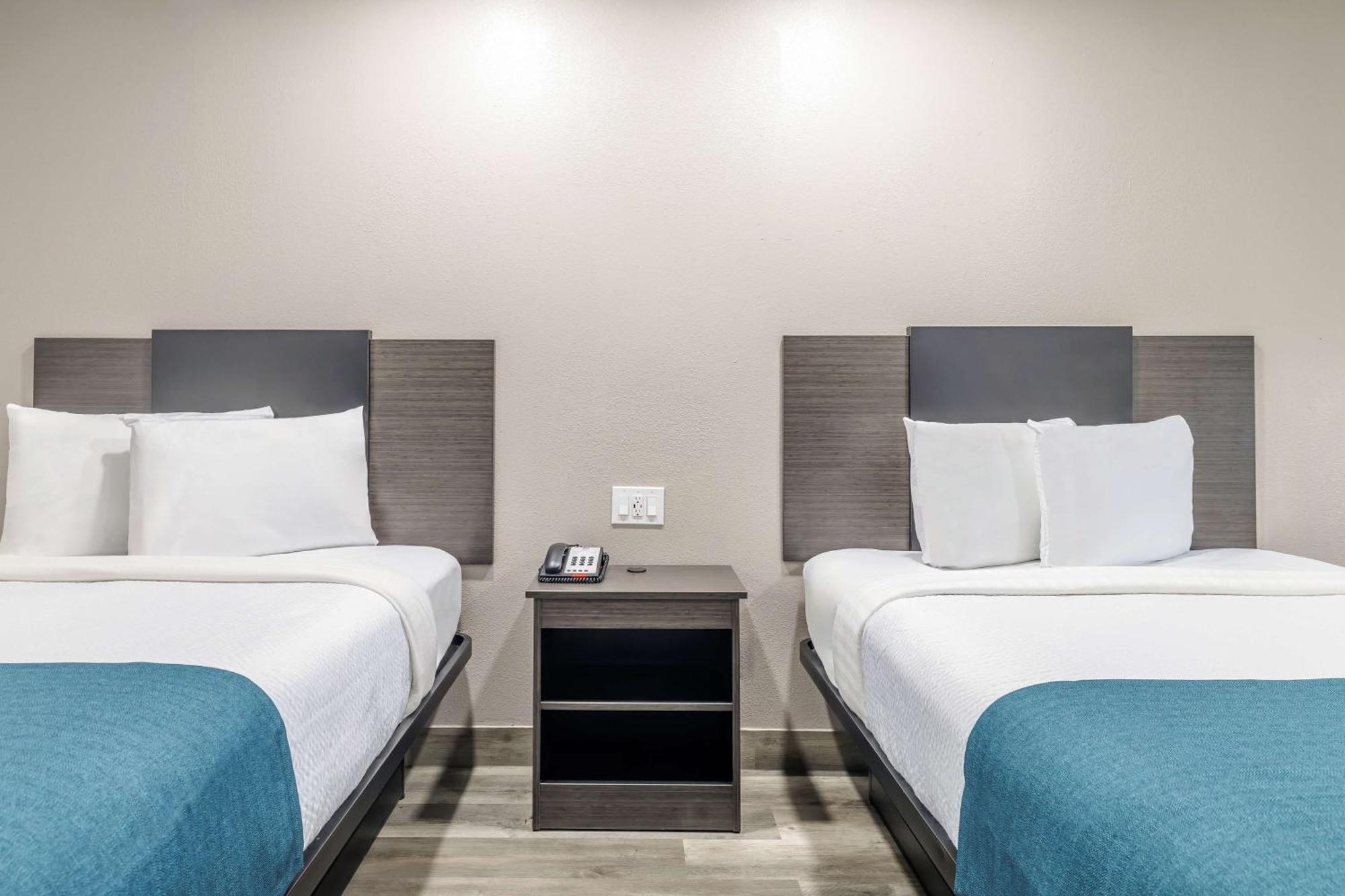 Deluxe Queen Room with Two Queen Beds - Non-Smoking,1649027150:JPEG