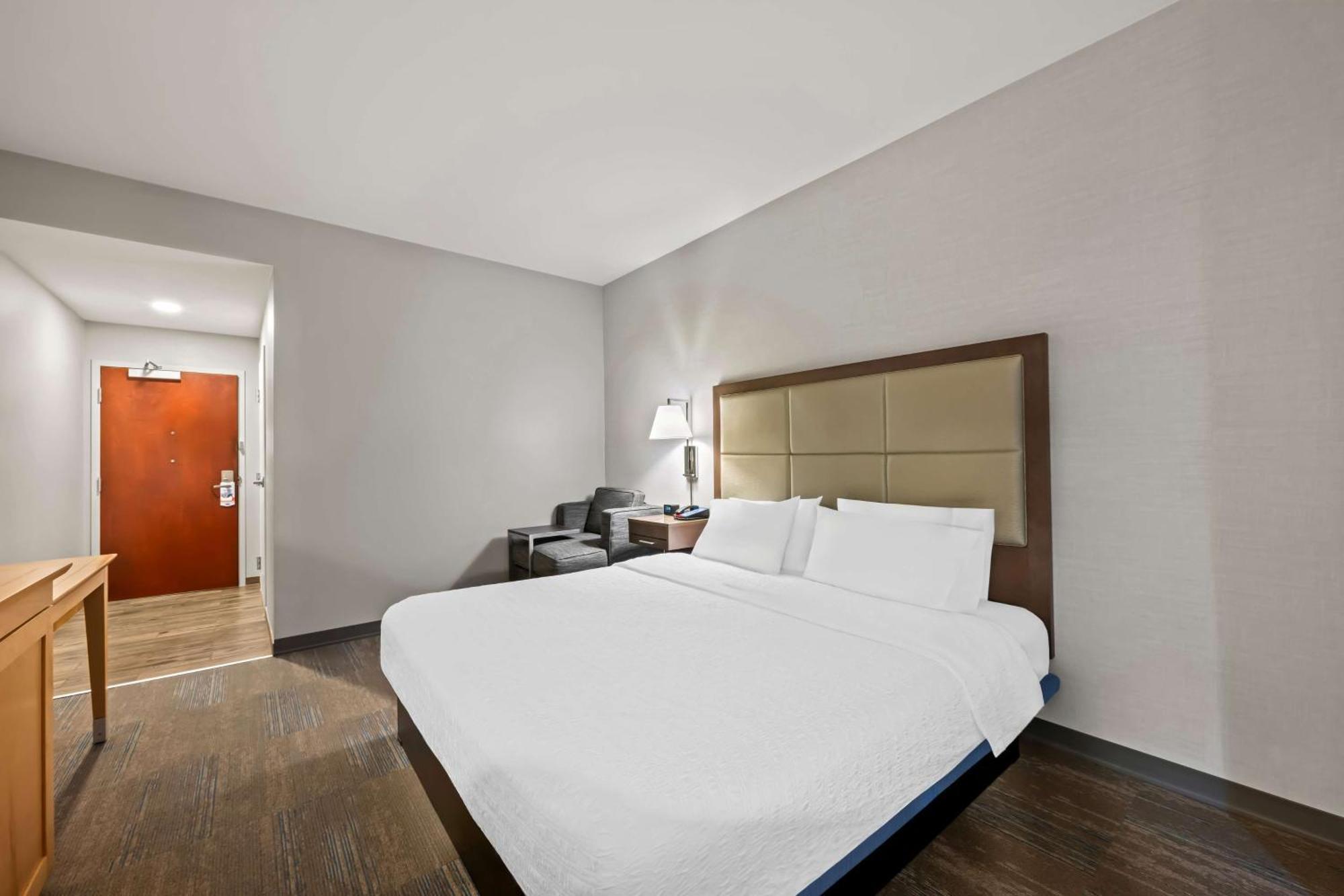 King Room with King Bed - Non-Smoking,1649900931:JPEG