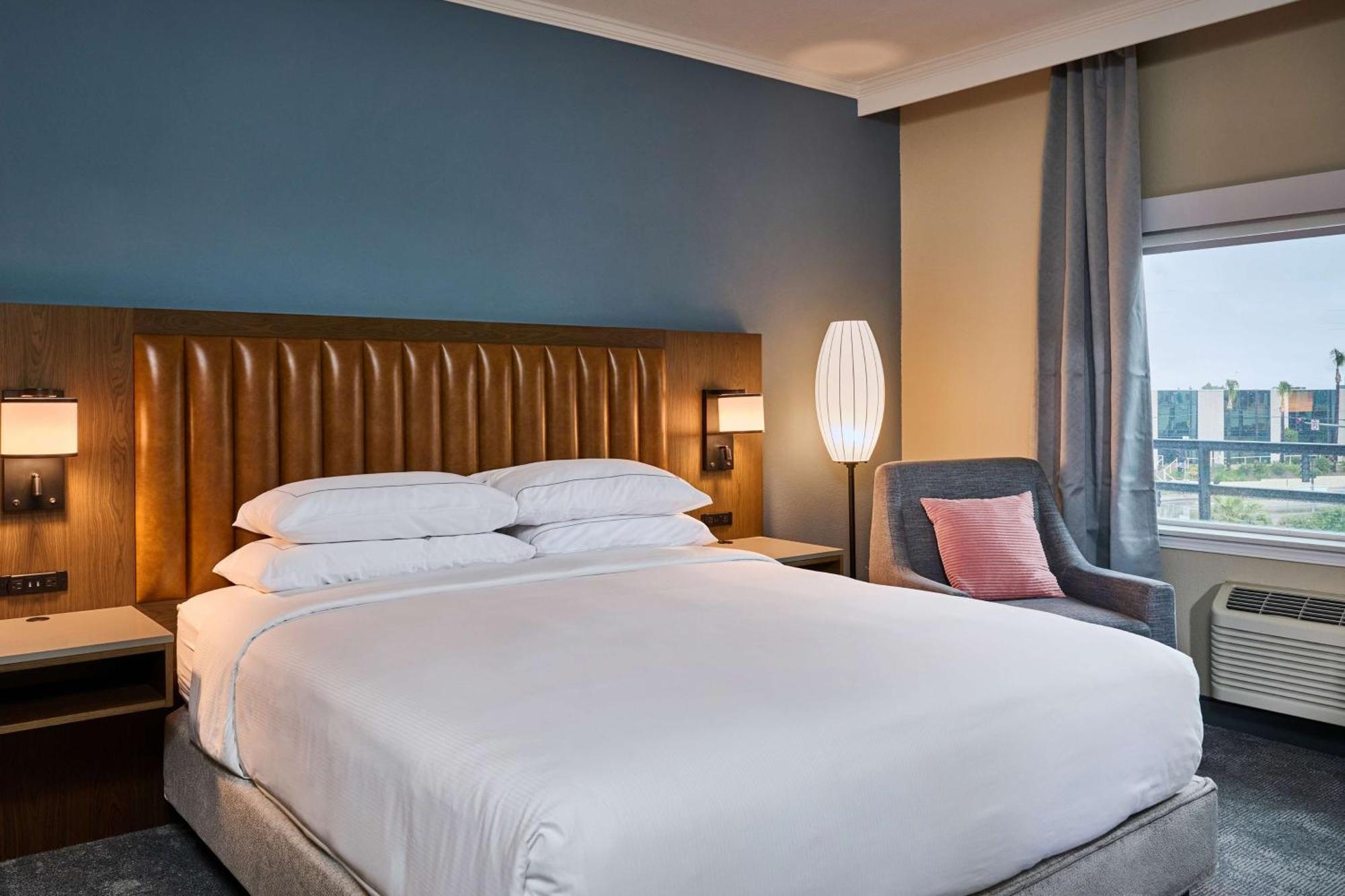 Two-Bedroom King Suite,1649912397:JPEG