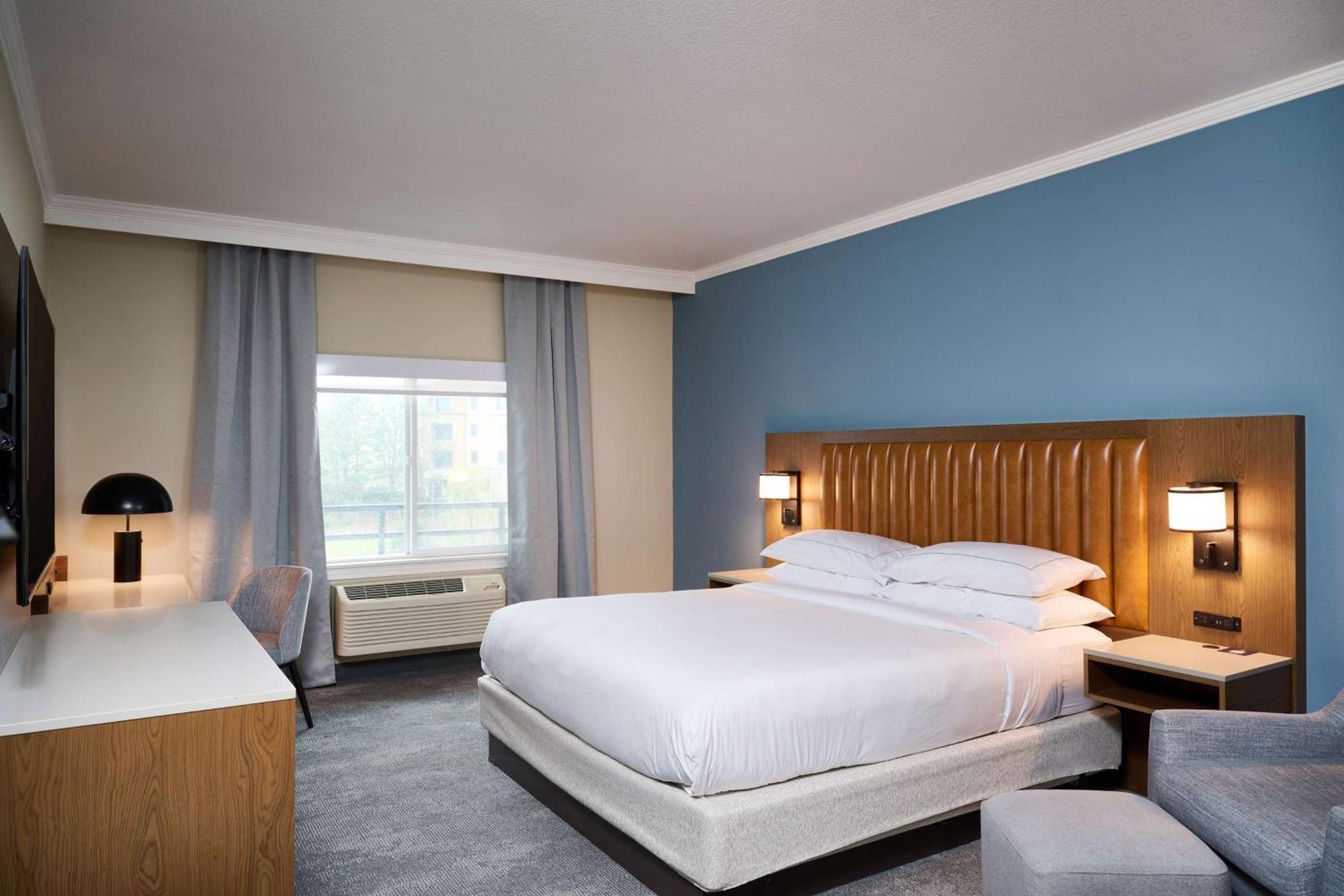 Deluxe King Room,1649912402:JPEG