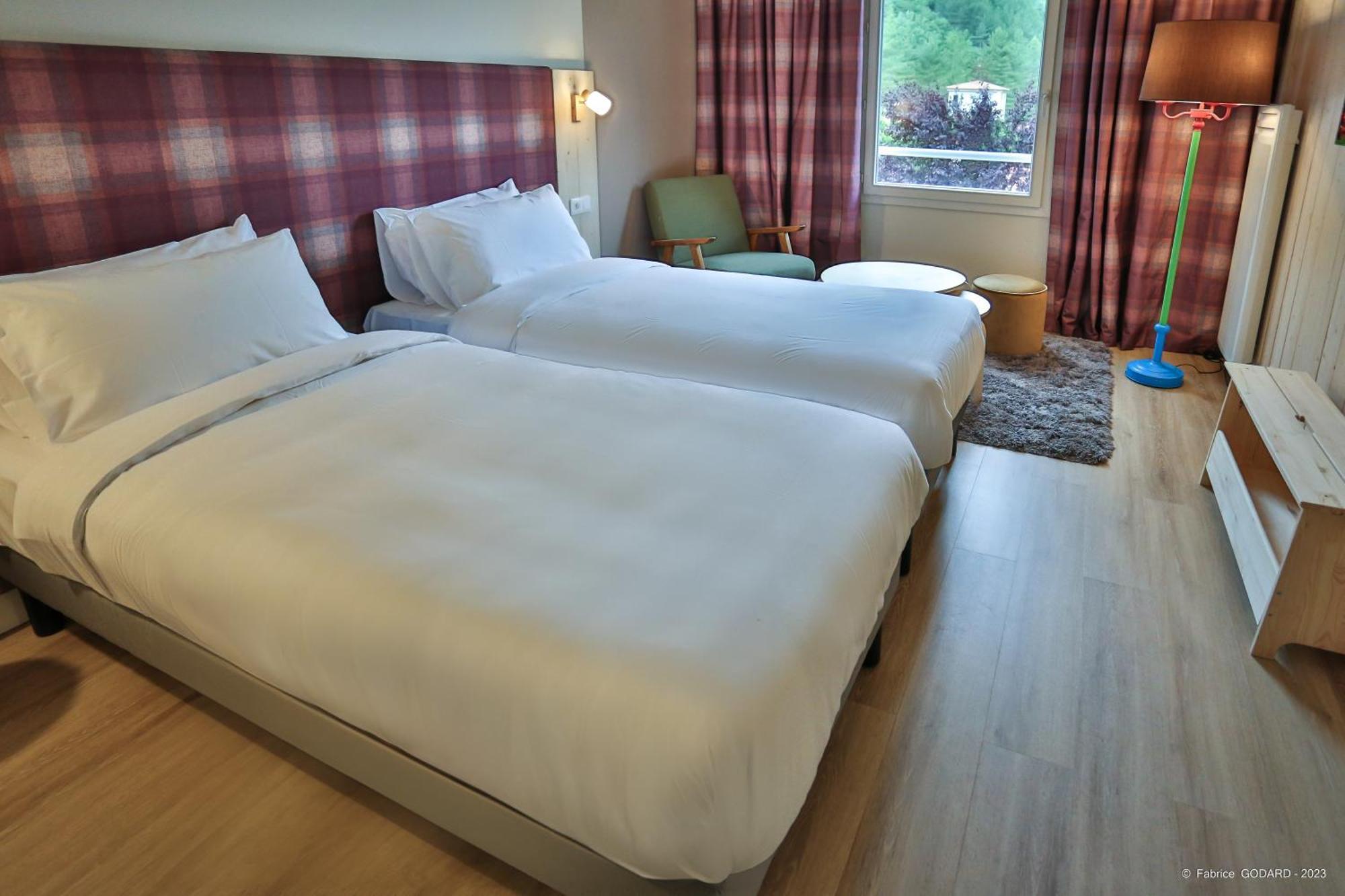 Twin Room,1651181551:JPEG