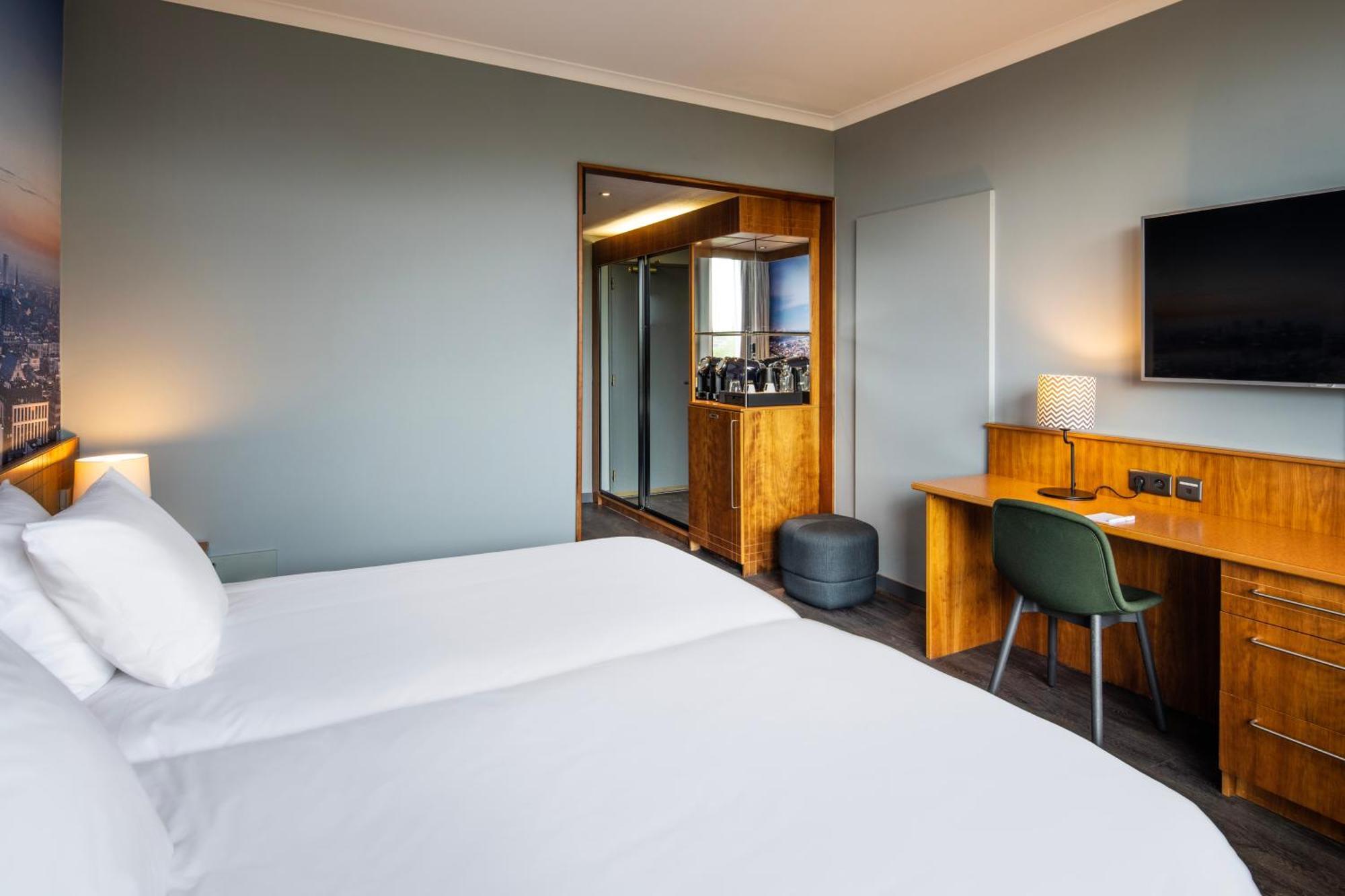 Double Room Mobility Accessible Roll Shower