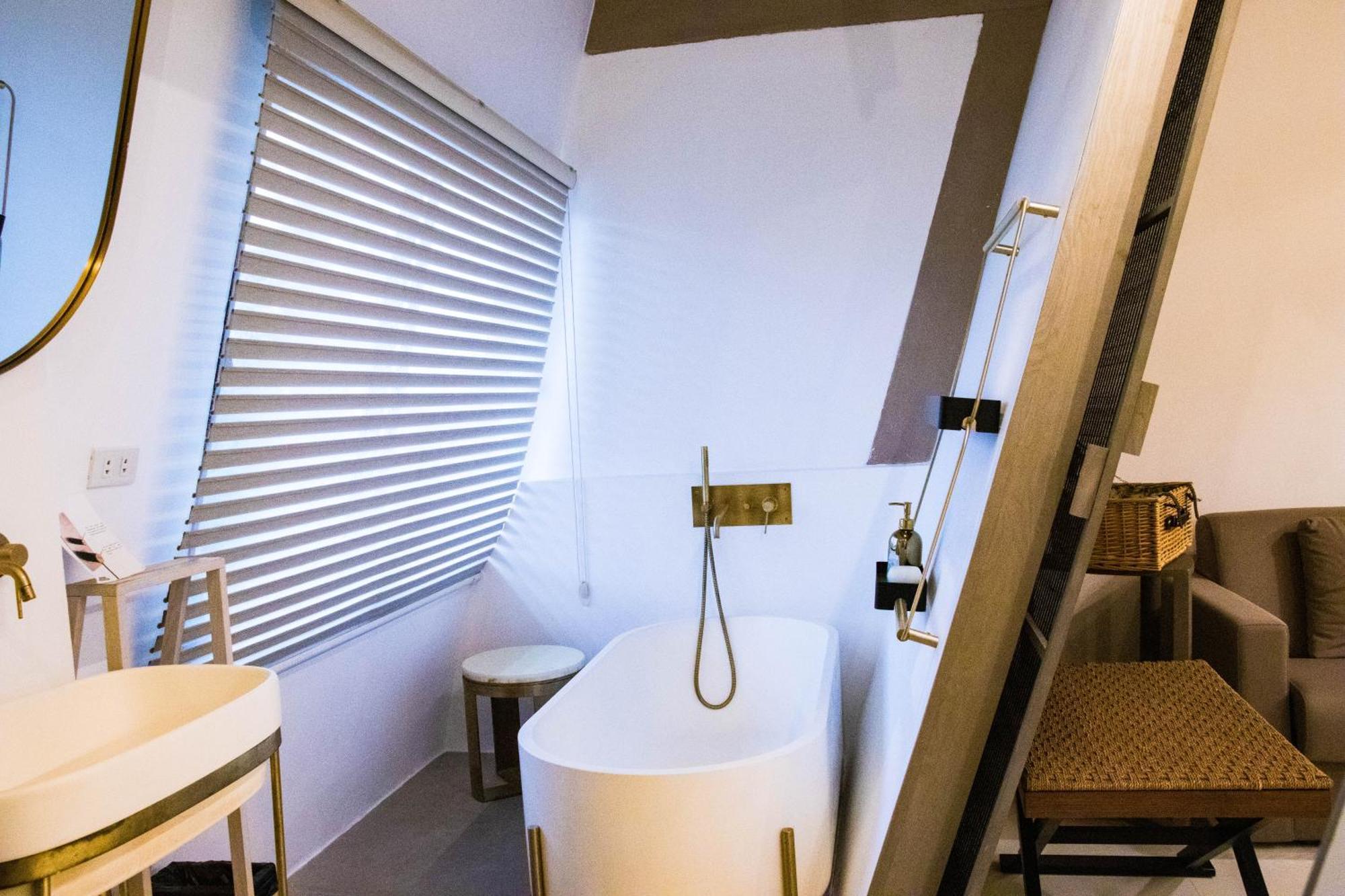 Double Room,1655360238:JPEG