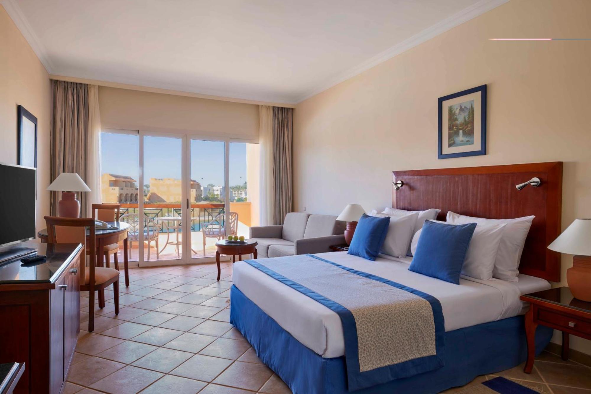 Family Premium Queen or Twin Pool View