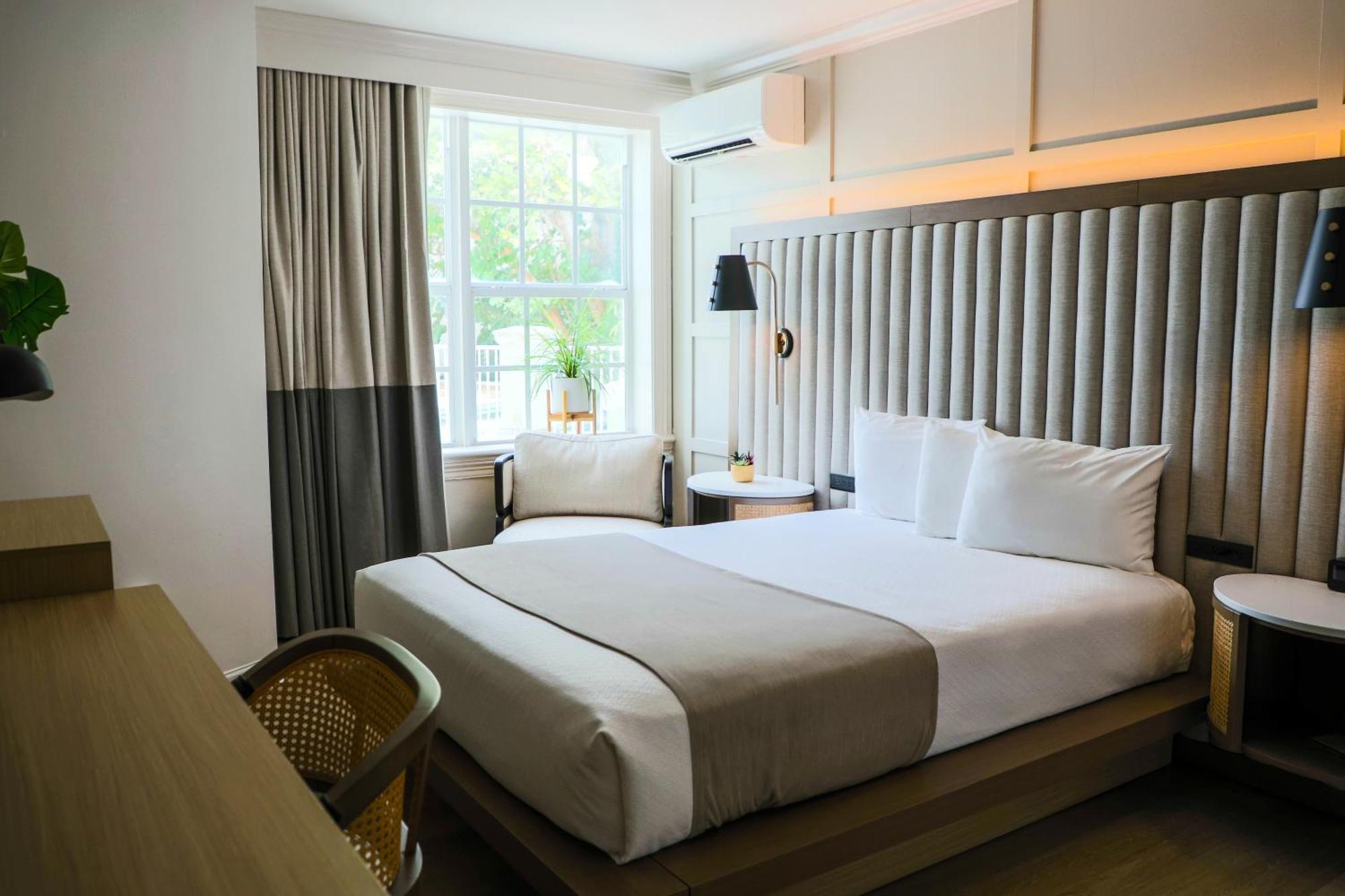 Micro Room One Queen Bed