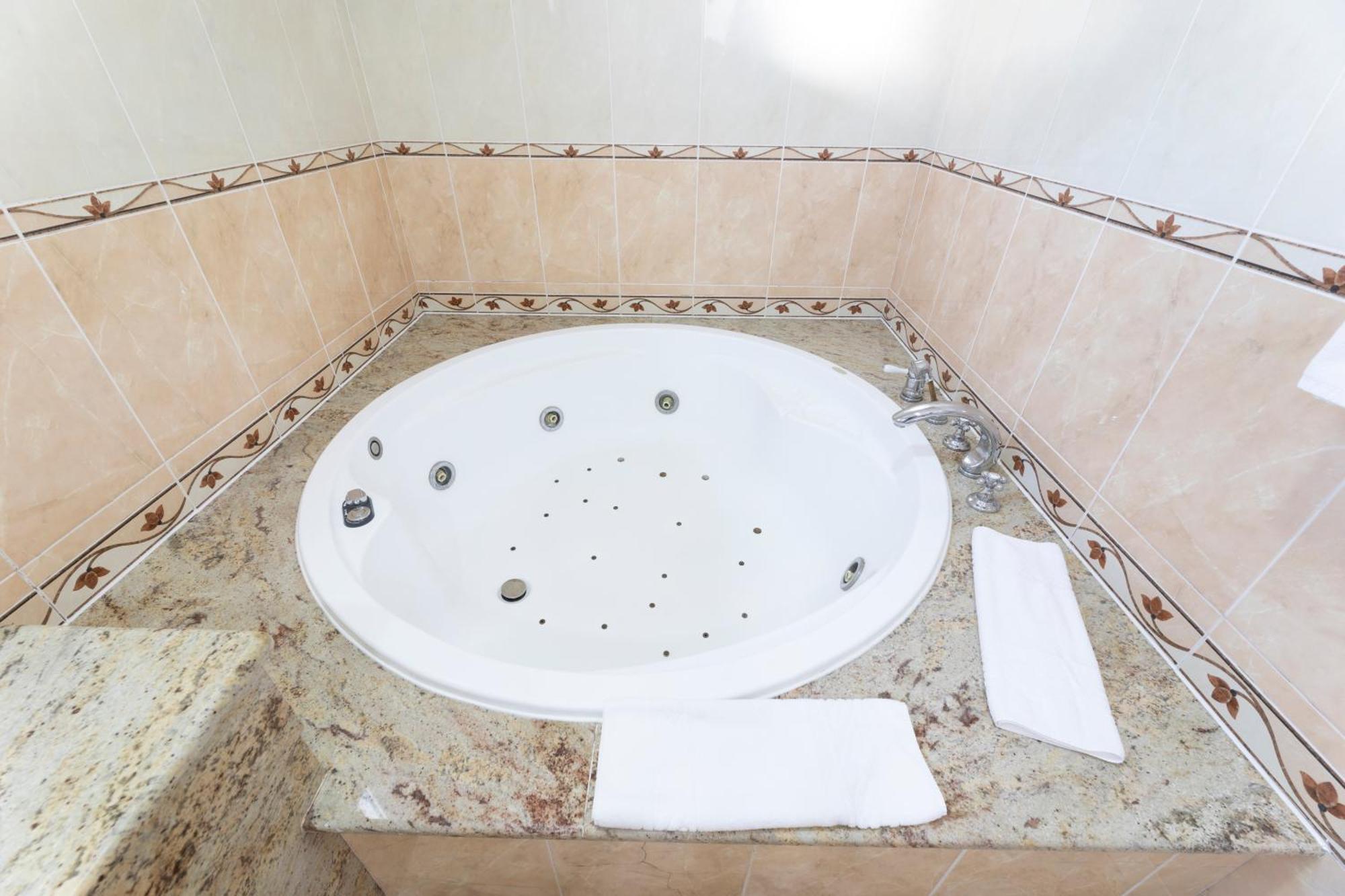 King Room Spa Bath