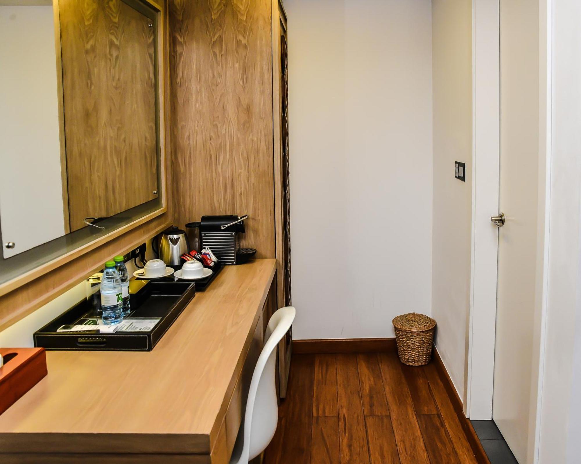 Deluxe Double Room Balcony & Sea View Return Airport Transfer on Food & Beverage