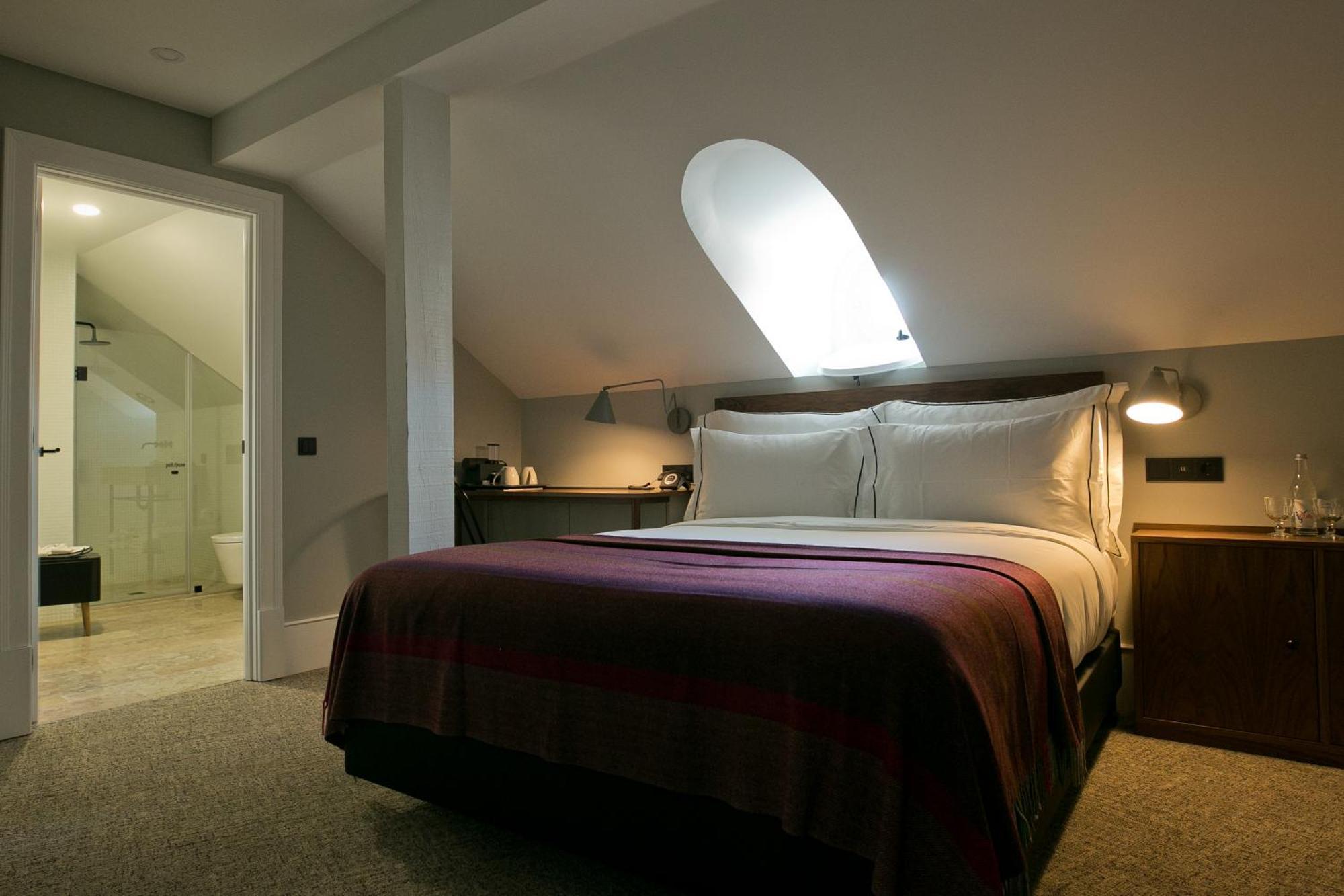 Attic Double Room,1661135893:JPEG