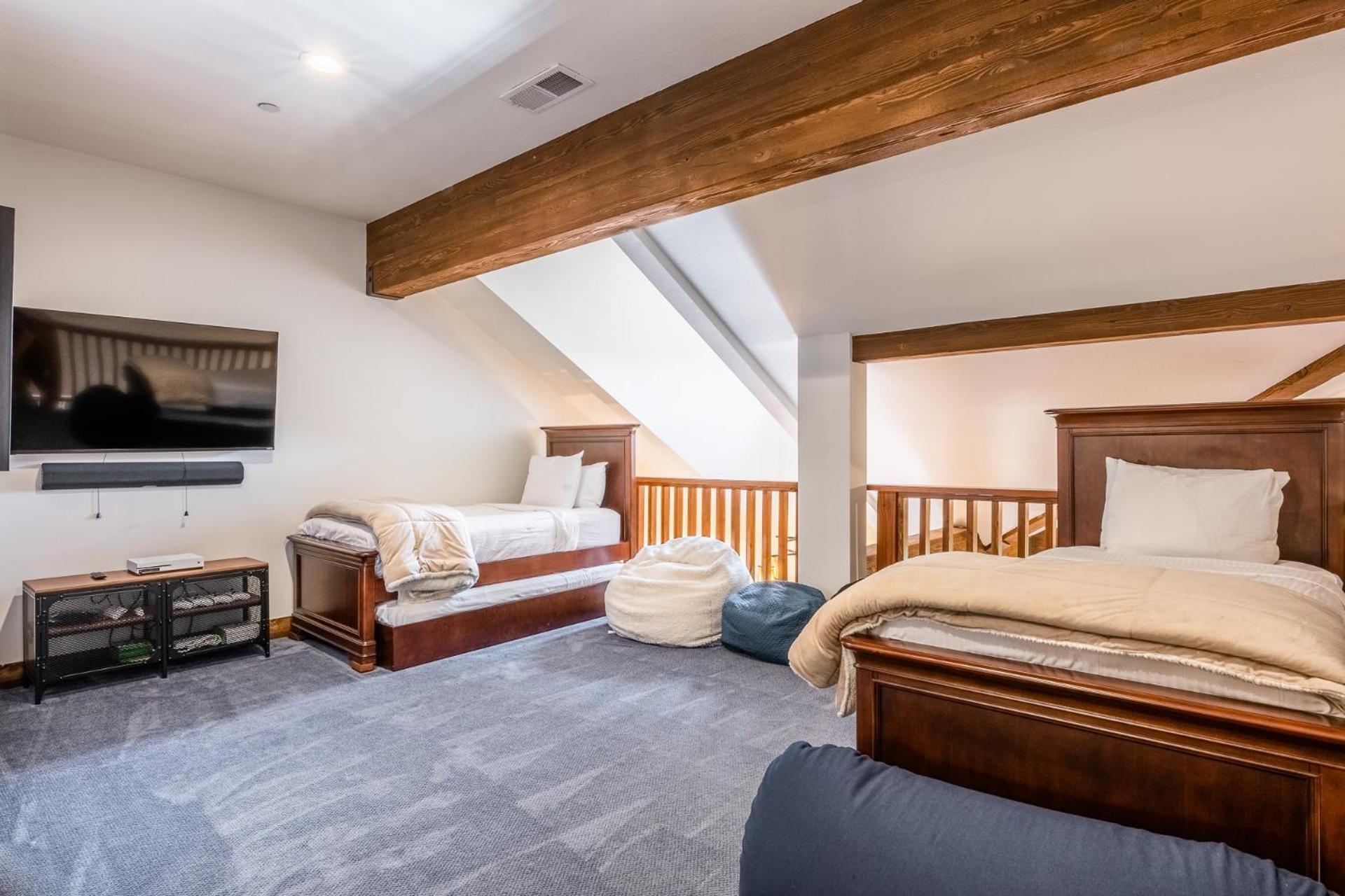 Three-Bedroom Townhouse,1662399699:JPEG