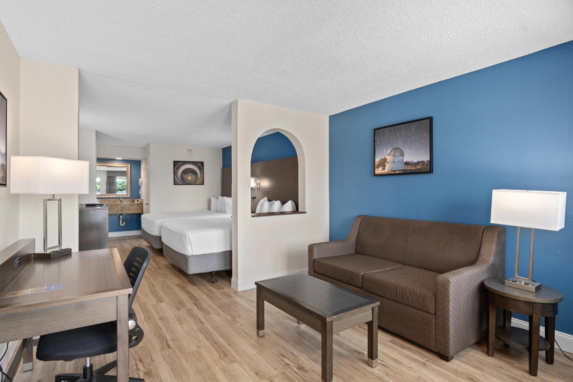 Suite with Two Queen Beds - Non-Smoking,1662988127:JPEG