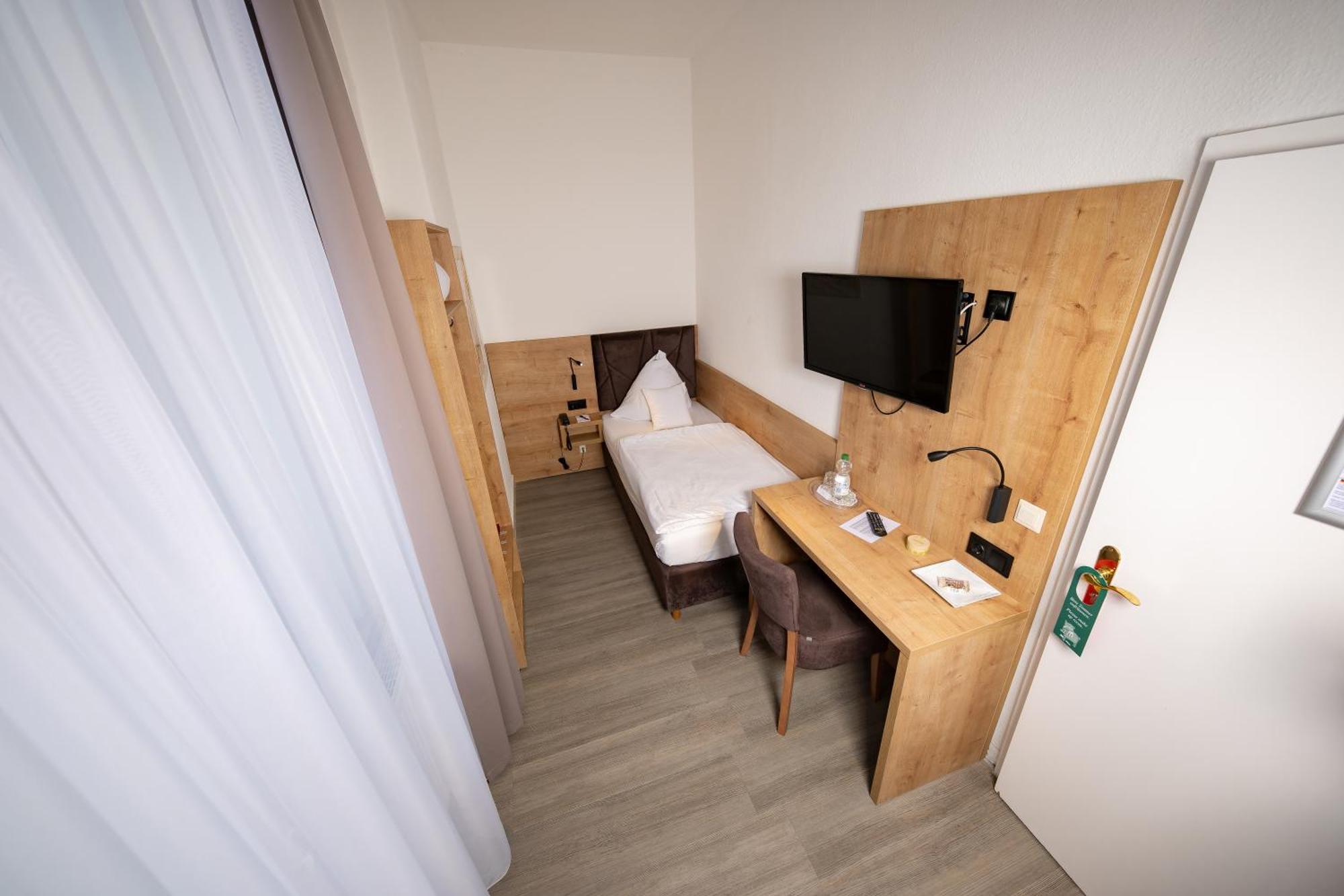 Small Single Room,1667427184:JPEG