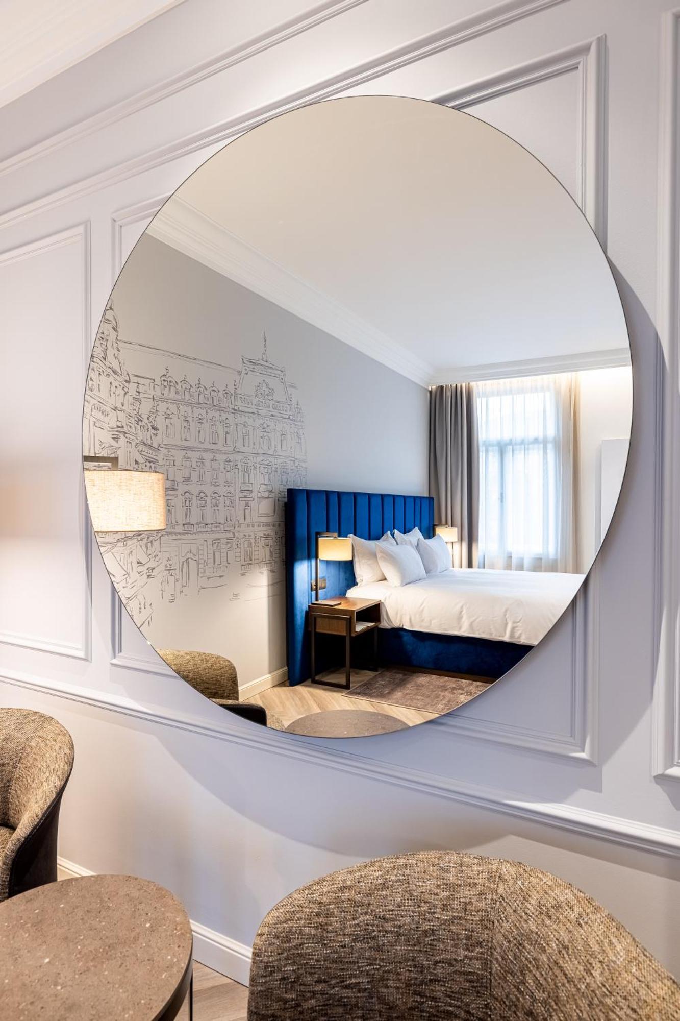 Parkside Modern Room forest view Wellness Access