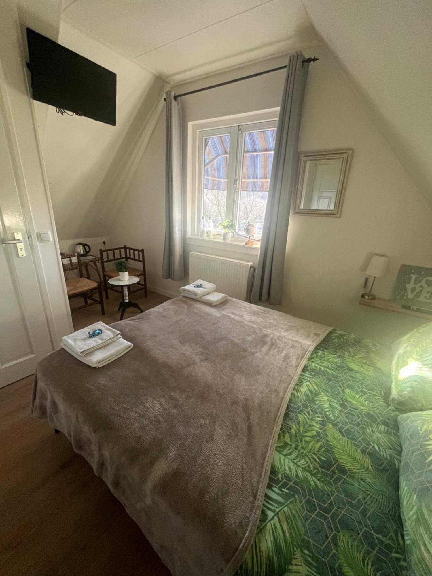 Double Room Private Bathroom