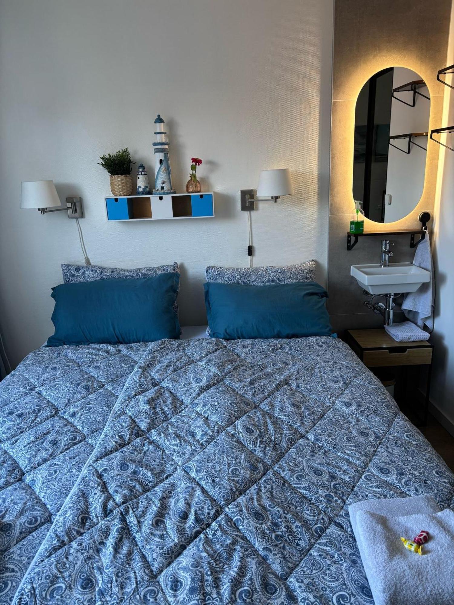 Double Room Private Bathroom