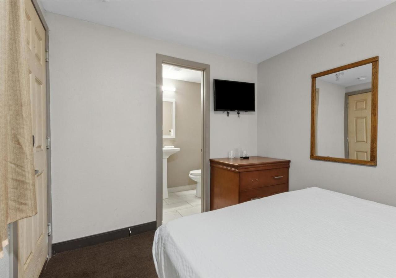 Small Double Room,1671962888:JPEG
