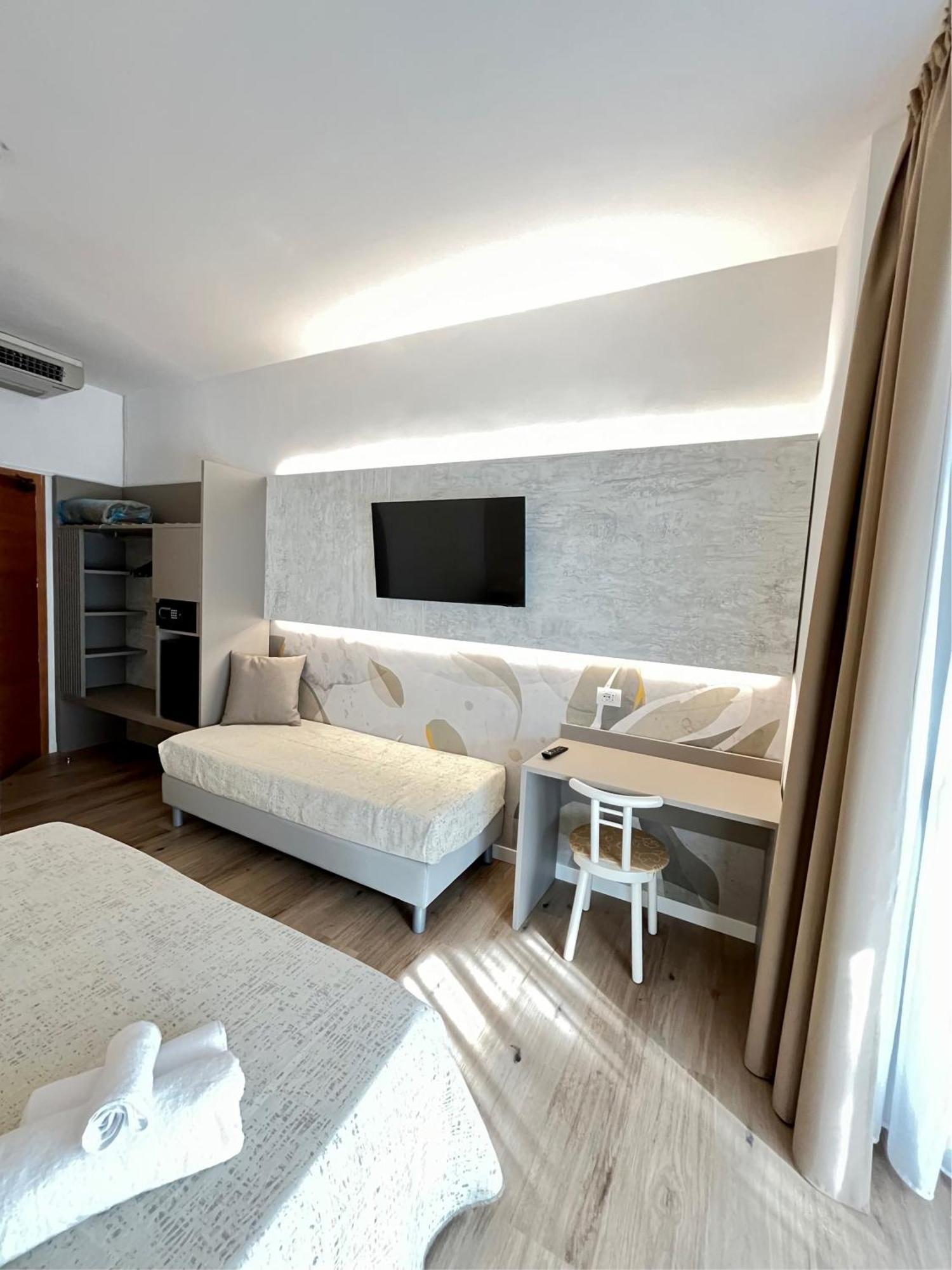 Double Room Balcony,1673942322:JPEG
