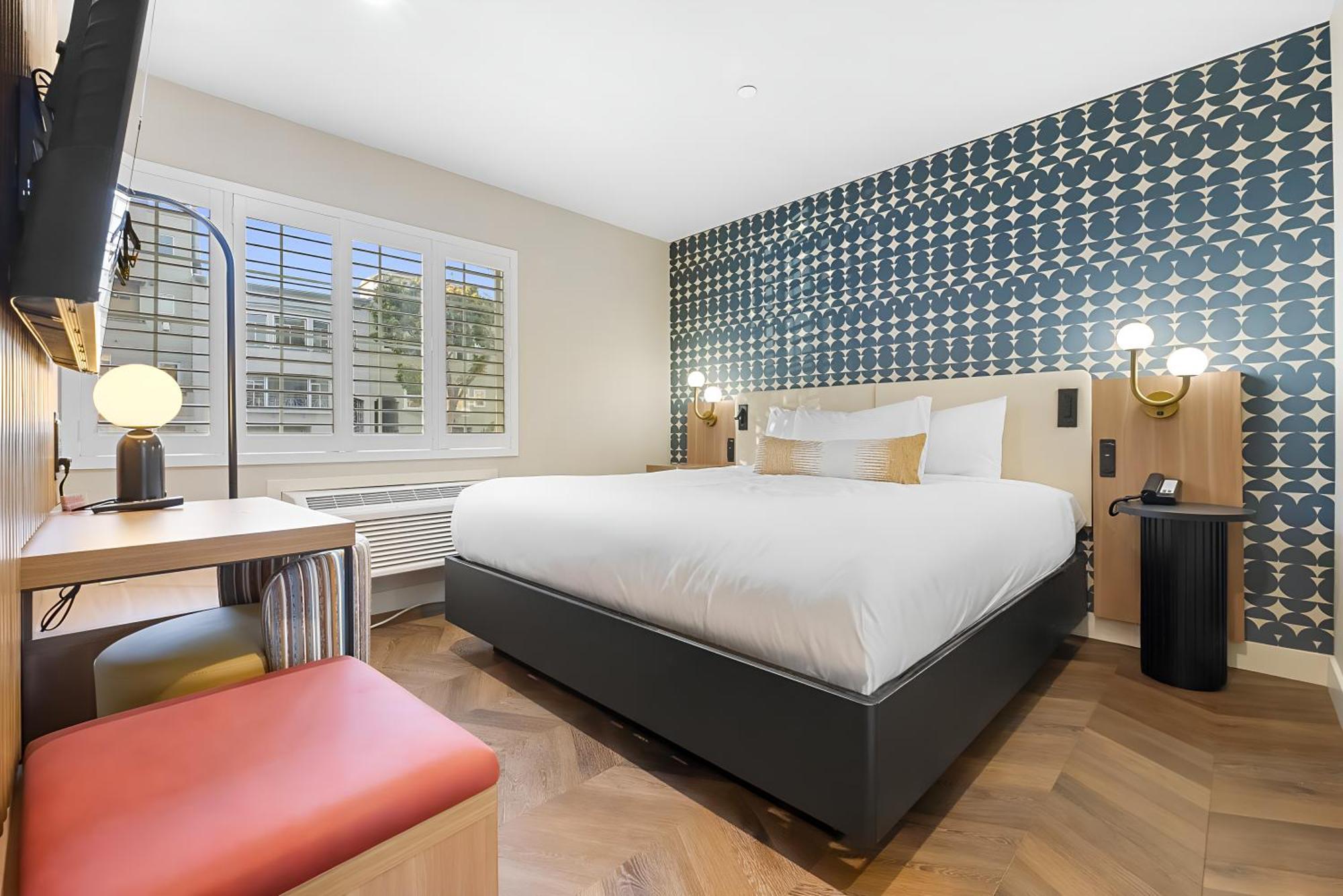 Deluxe King Room