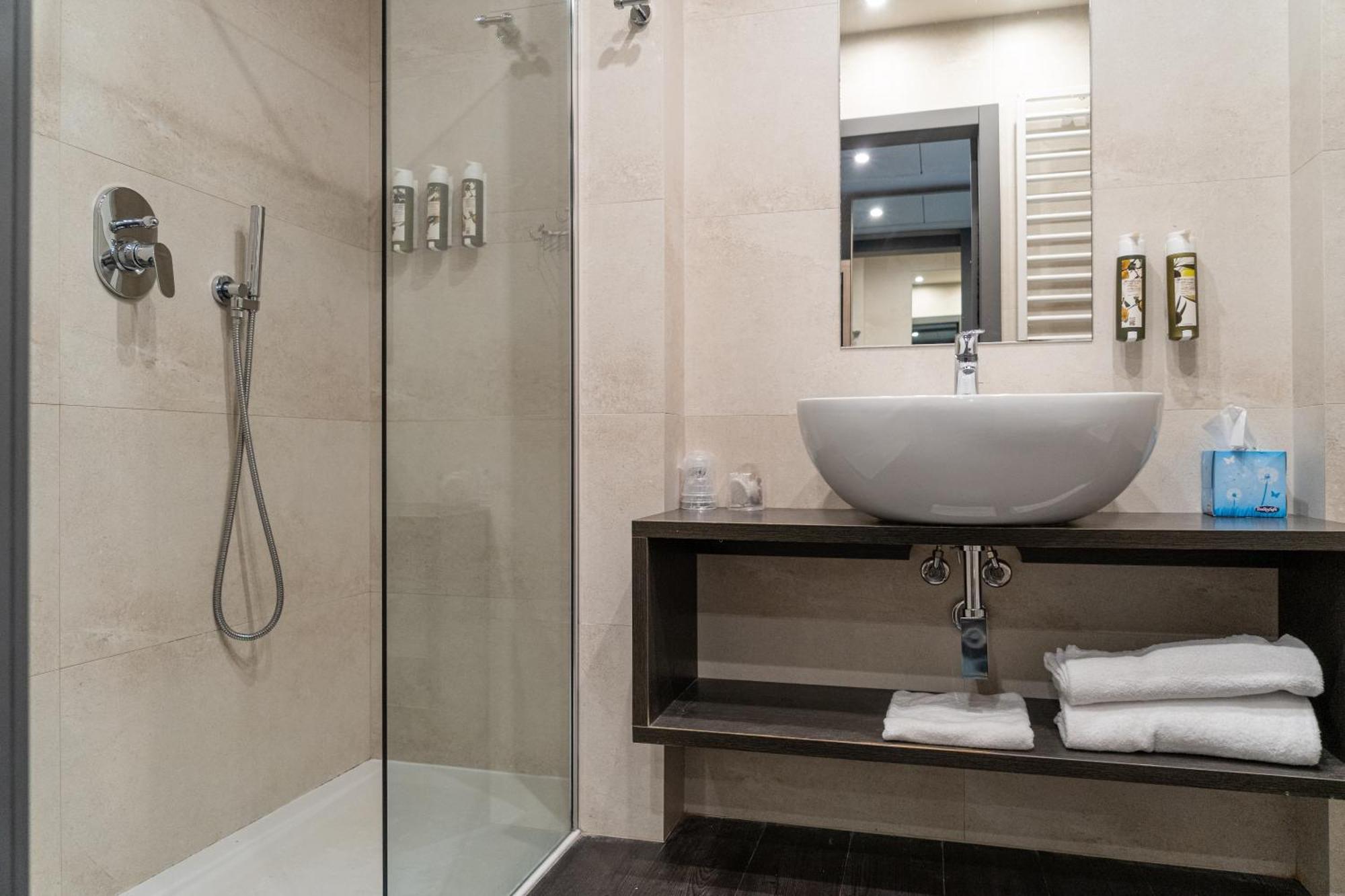 Deluxe Double or Twin Room Lake View